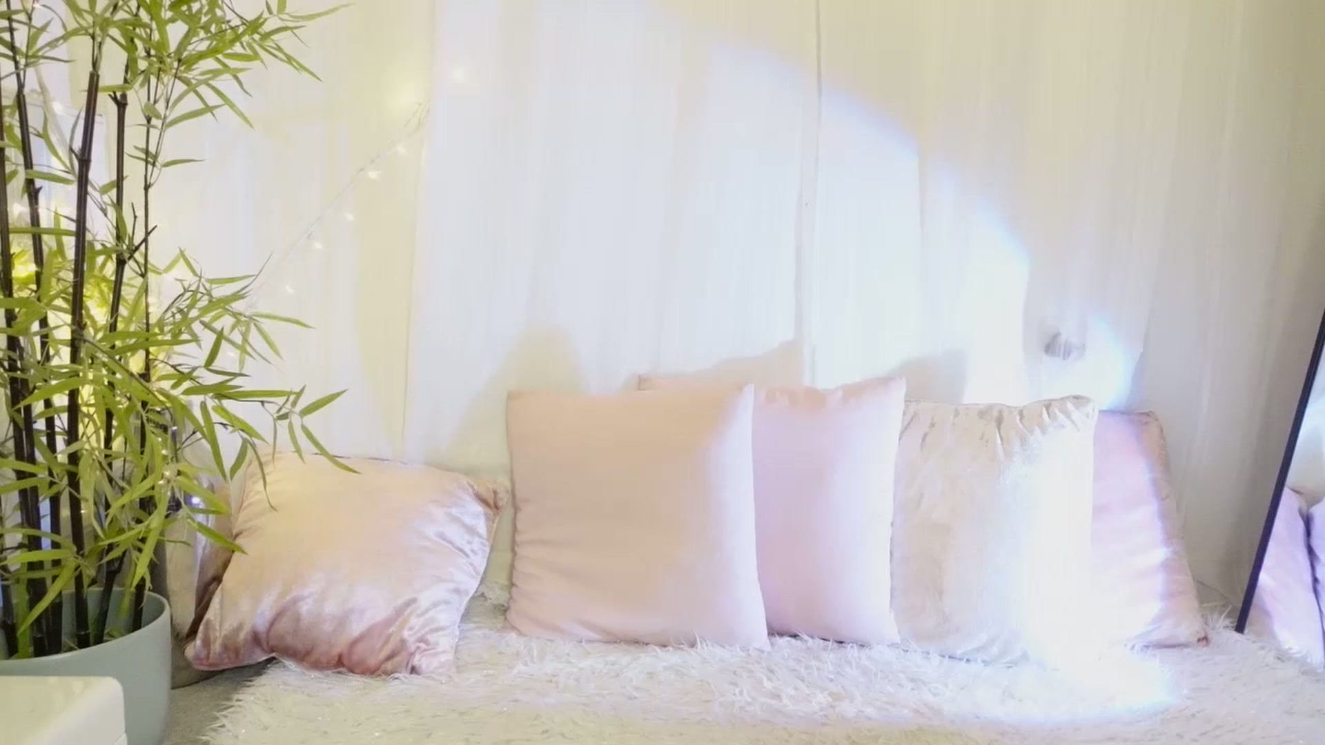 Gallery image thumbnail from Miss_ReinaT's myfreecams stream on, 07/15/2023, 21:20 image 2 of 20