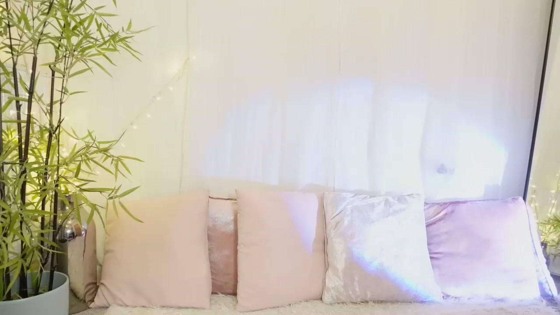 Gallery image thumbnail from Miss_ReinaT's myfreecams stream on, 07/18/2023, 18:01 image 5 of 20