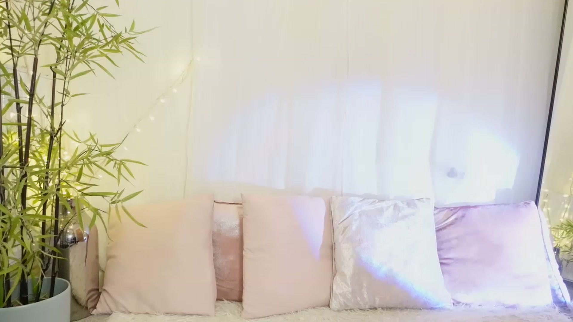 Gallery image thumbnail from Miss_ReinaT's myfreecams stream on, 07/18/2023, 18:01 image 4 of 20