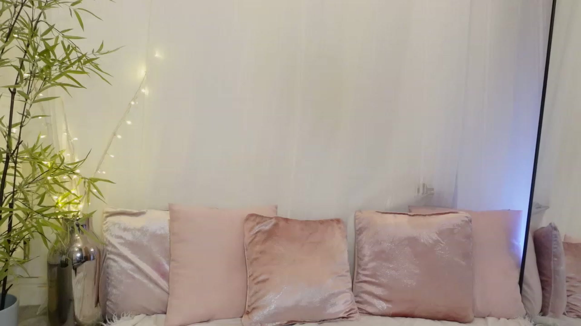 Gallery image thumbnail from Miss_ReinaT's myfreecams stream on, 08/10/2023, 11:47 image 5 of 20