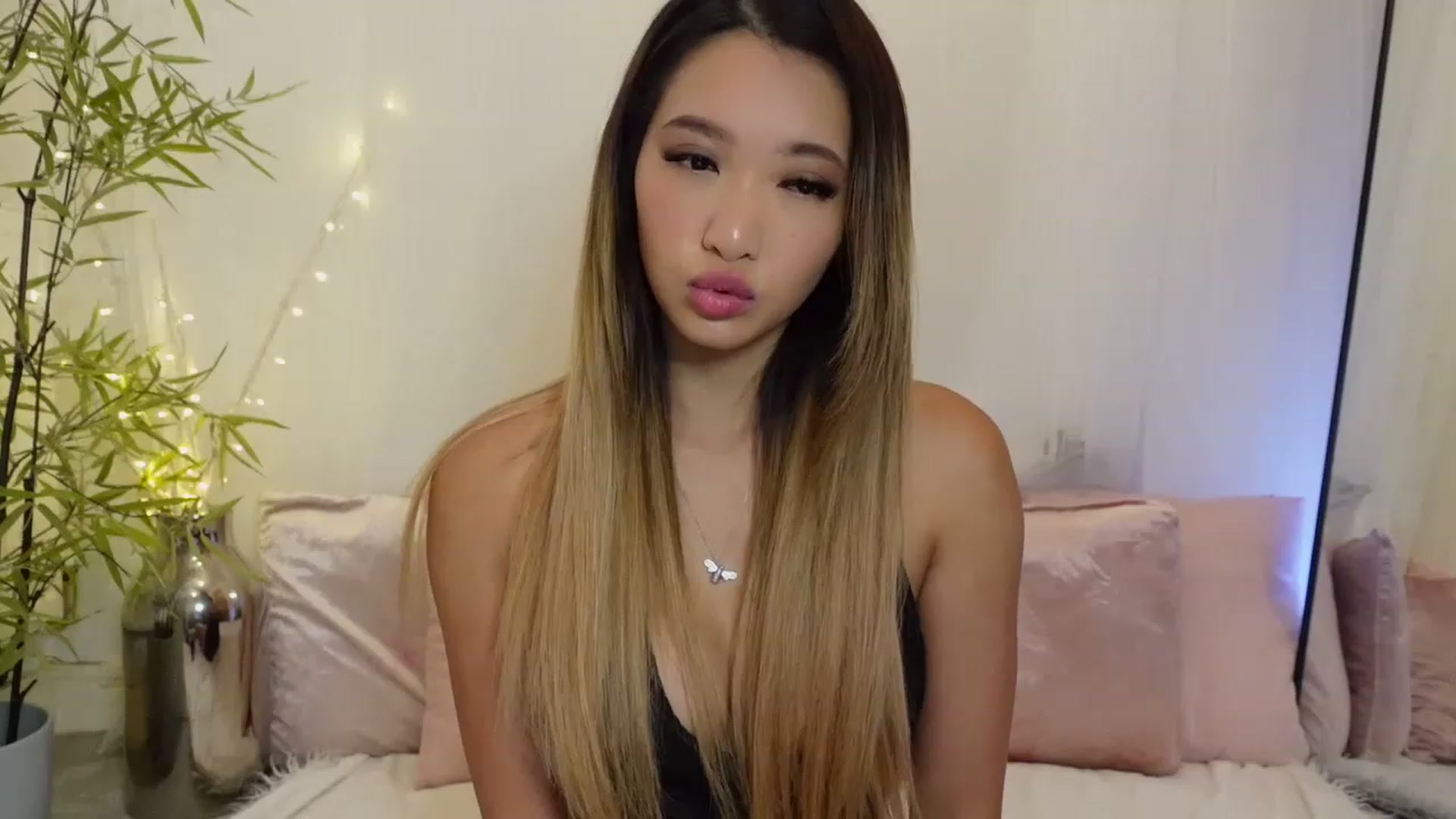 Gallery image thumbnail from Miss_ReinaT's myfreecams stream on, 08/10/2023, 11:47 image 16 of 20