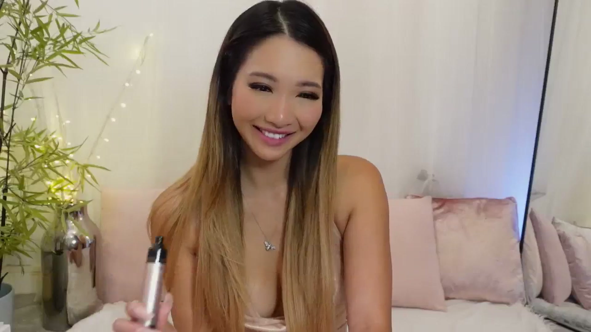 Gallery image thumbnail from Miss_ReinaT's myfreecams stream on, 08/11/2023, 13:43 image 17 of 20