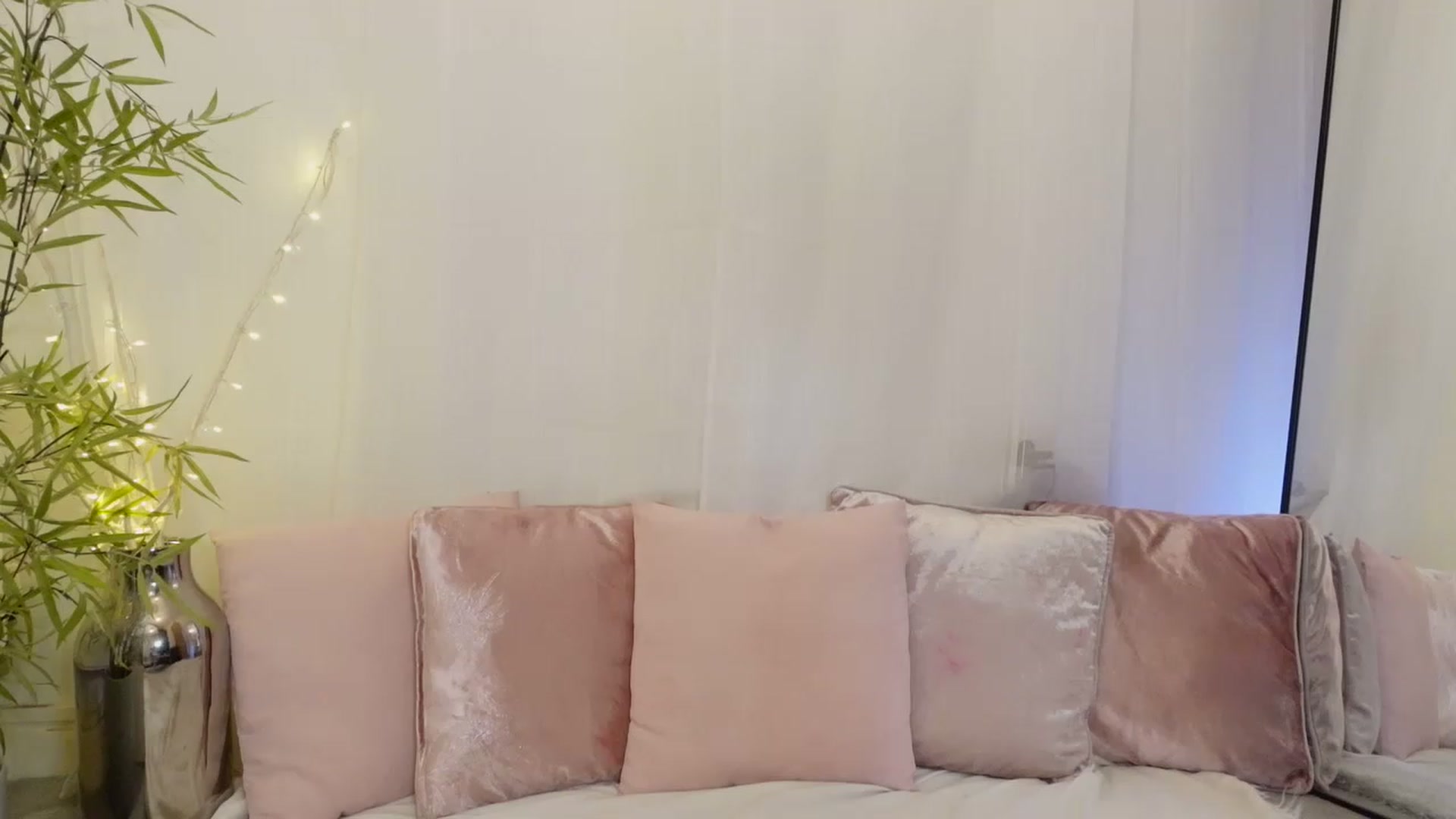 Gallery image thumbnail from Miss_ReinaT's myfreecams stream on, 08/12/2023, 15:36 image 17 of 20