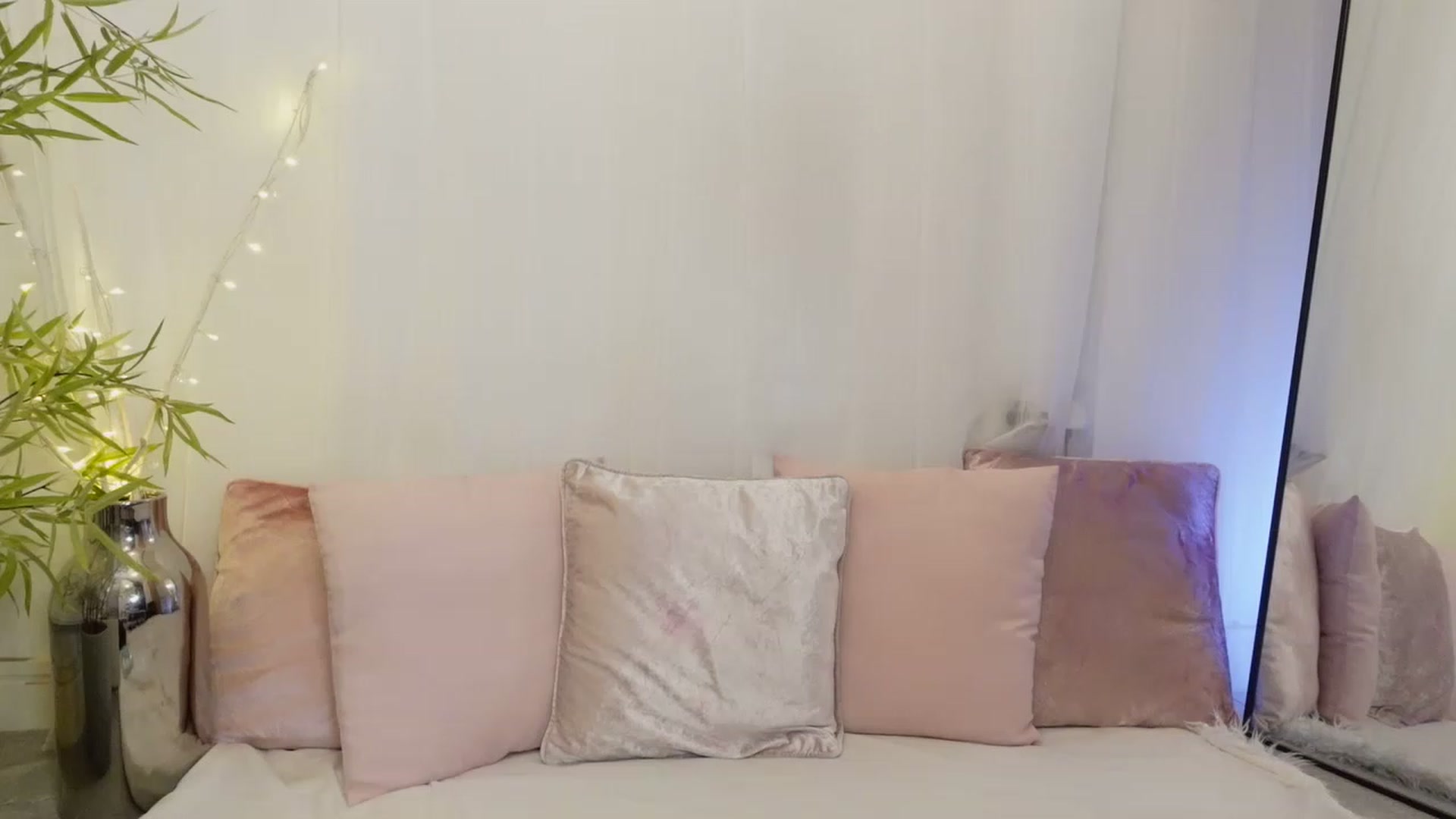 Gallery image thumbnail from Miss_ReinaT's myfreecams stream on, 08/14/2023, 13:34 image 12 of 20
