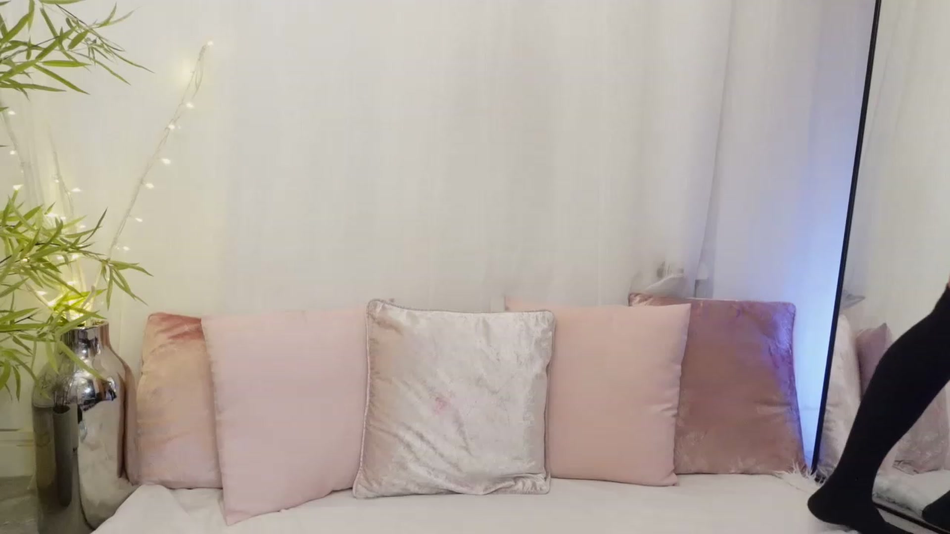 Gallery image thumbnail from Miss_ReinaT's myfreecams stream on, 08/14/2023, 13:34 image 10 of 20