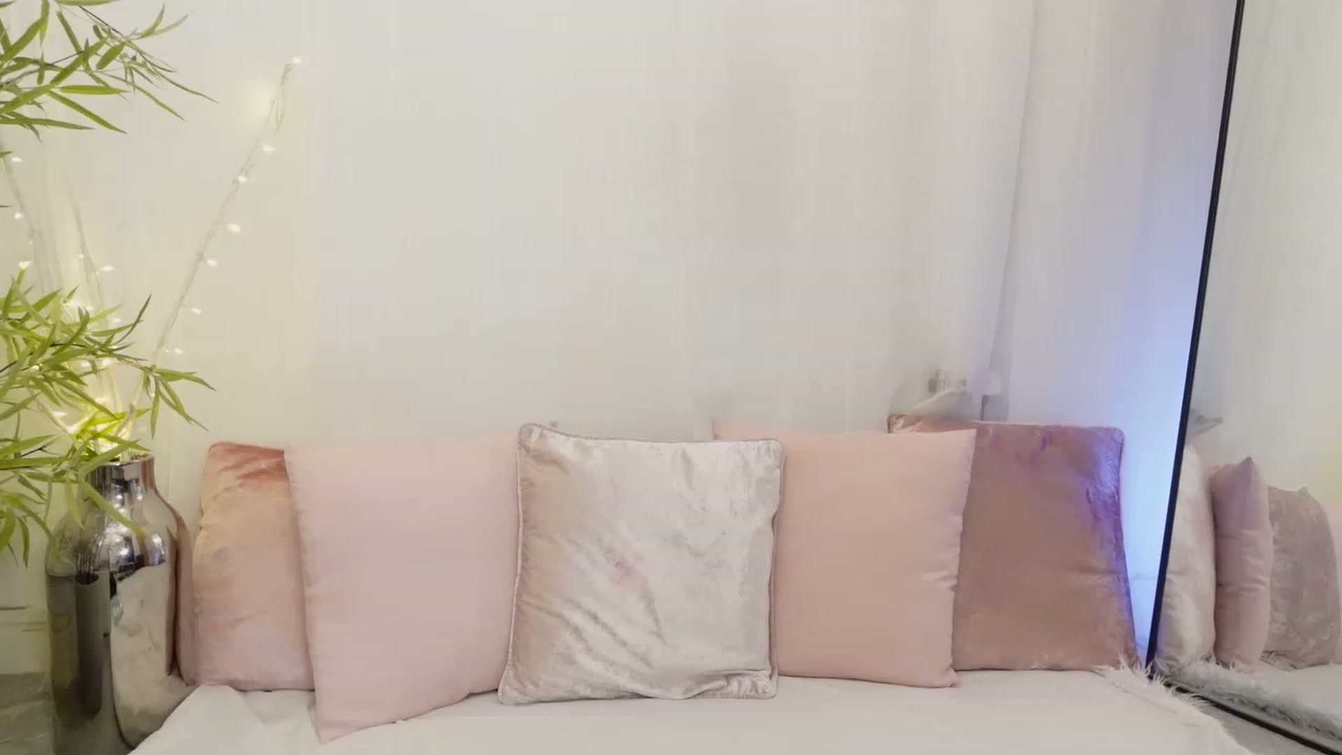 Gallery image thumbnail from Miss_ReinaT's myfreecams stream on, 08/14/2023, 13:34 image 13 of 20