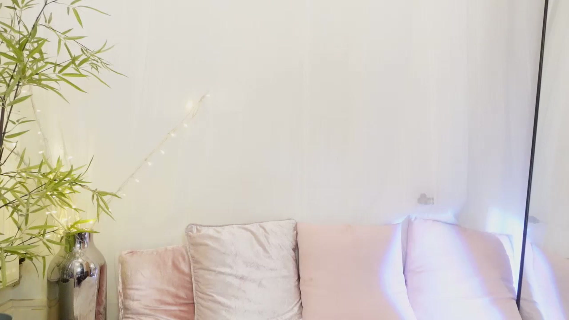 Gallery image thumbnail from Miss_ReinaT's myfreecams stream on, 09/10/2023, 12:05 image 7 of 20
