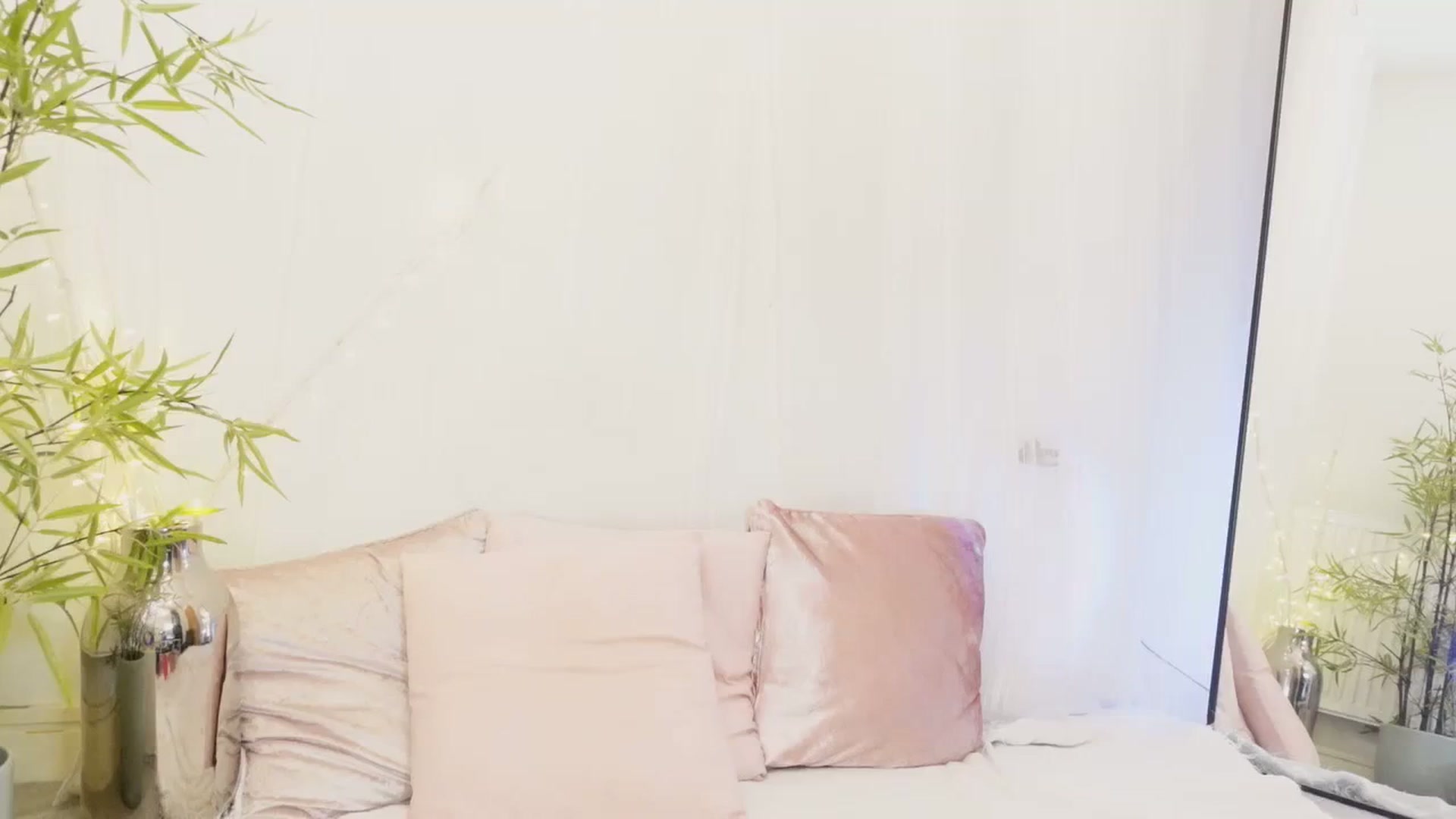 Gallery image thumbnail from Miss_ReinaT's myfreecams stream on, 09/13/2023, 14:29 image 13 of 20