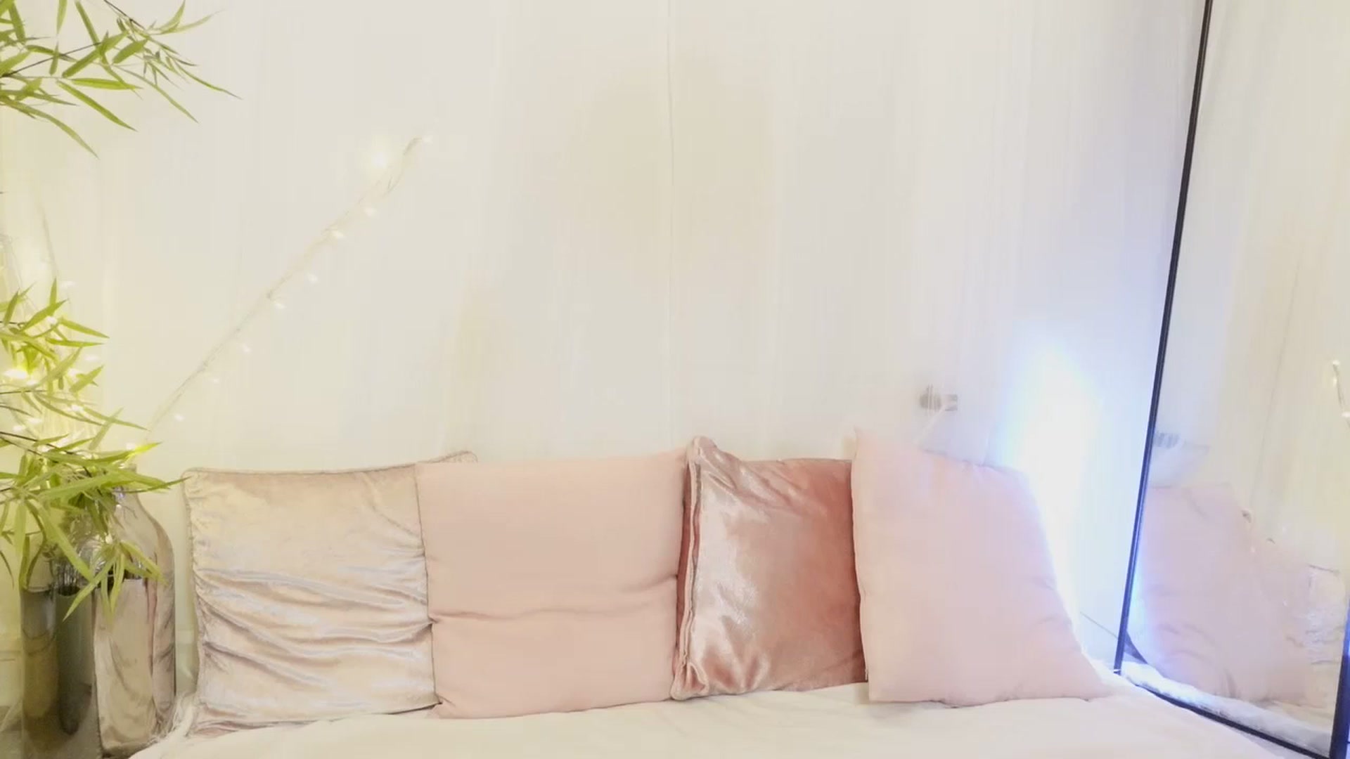 Gallery image thumbnail from Miss_ReinaT's myfreecams stream on, 09/17/2023, 13:52 image 18 of 20