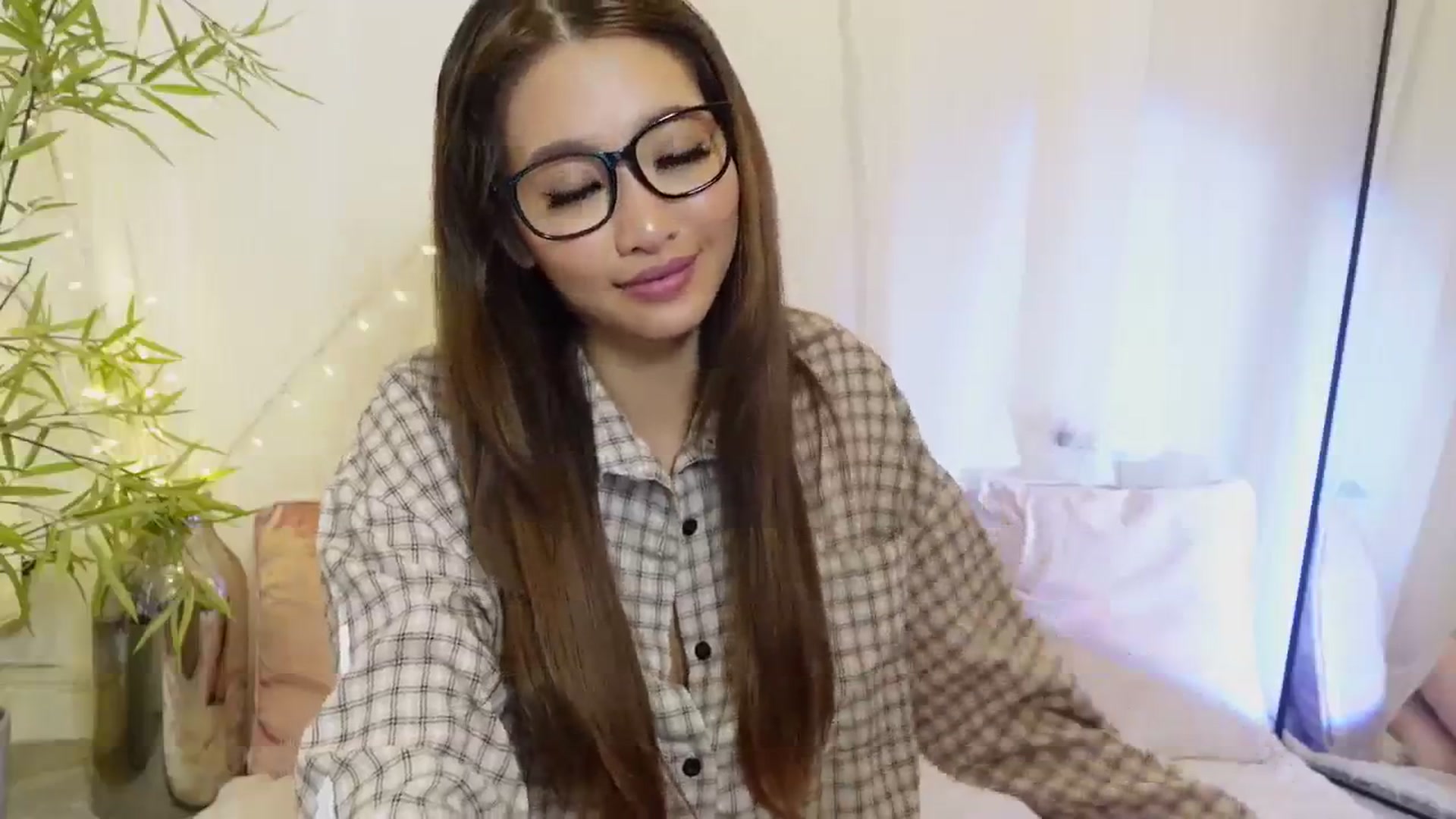 Gallery image thumbnail from Miss_ReinaT's myfreecams stream on, 09/20/2023, 16:44 image 5 of 20