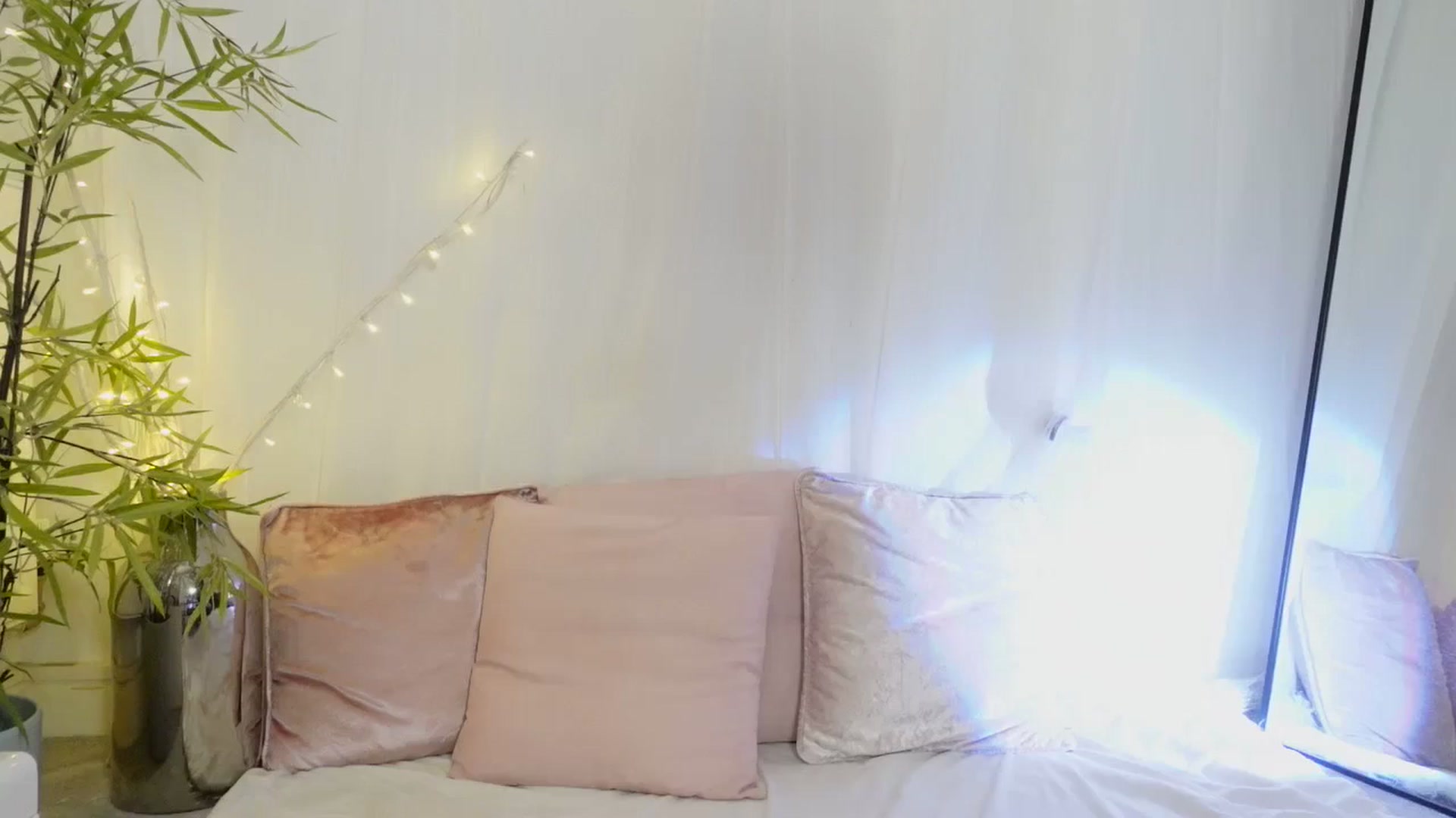 Gallery image thumbnail from Miss_ReinaT's myfreecams stream on, 09/22/2023, 16:51 image 11 of 20