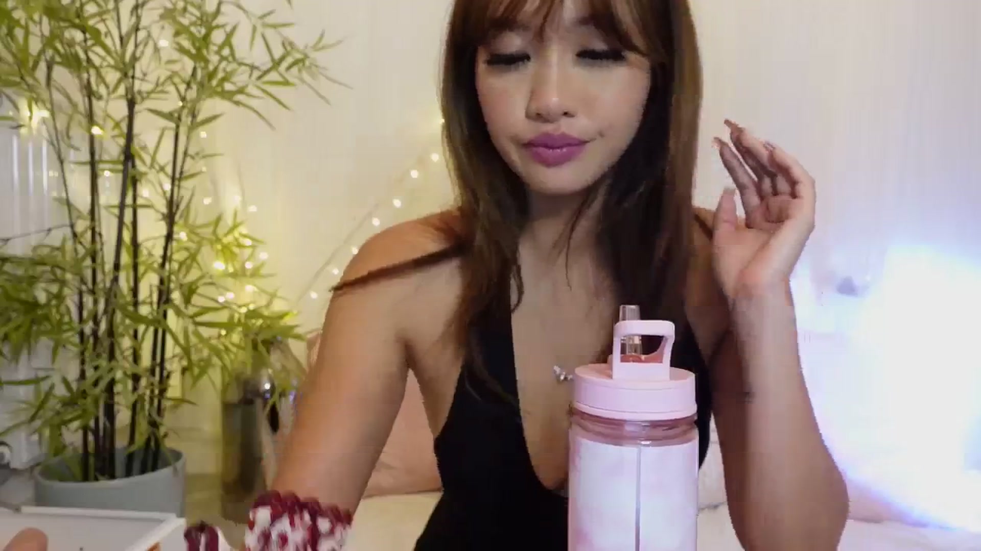 Gallery image thumbnail from Miss_ReinaT's myfreecams stream on, 09/22/2023, 21:18 image 7 of 20