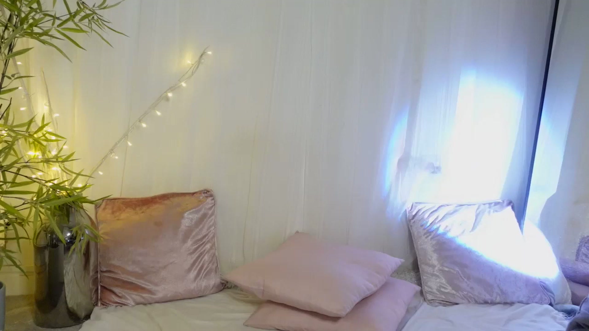 Gallery image thumbnail from Miss_ReinaT's myfreecams stream on, 09/23/2023, 20:56 image 1 of 20