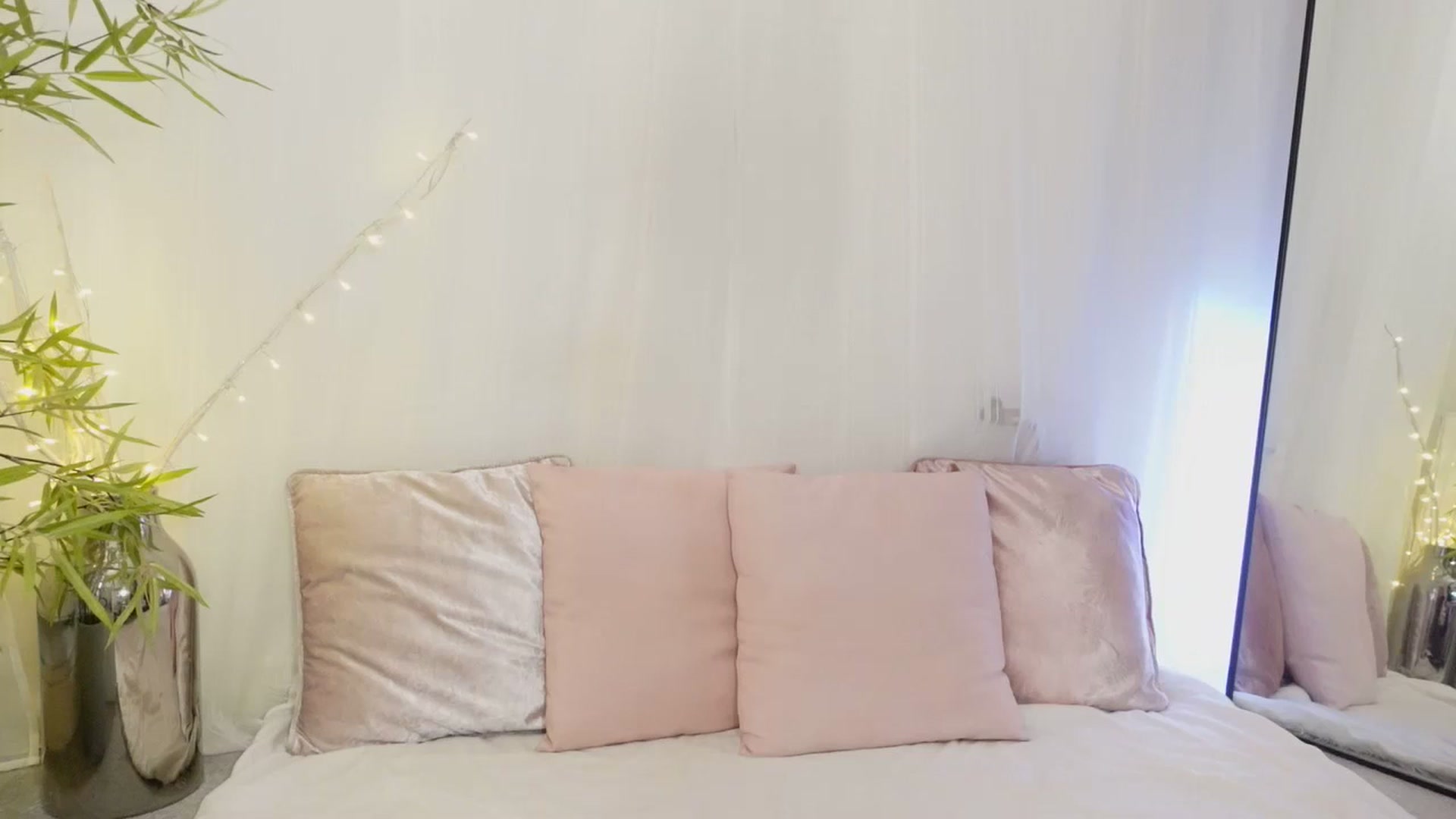 Gallery image thumbnail from Miss_ReinaT's myfreecams stream on, 10/05/2023, 14:46 image 16 of 20