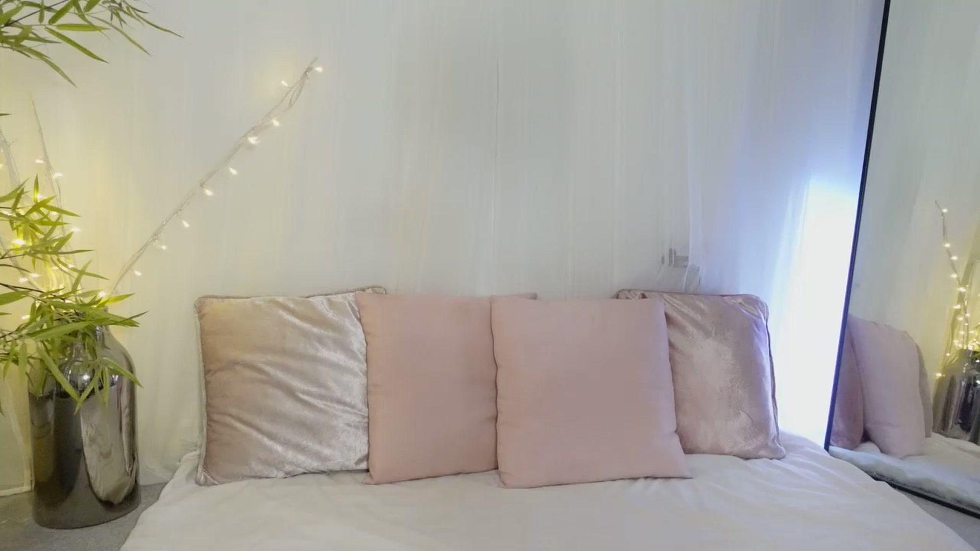 Gallery image thumbnail from Miss_ReinaT's myfreecams stream on, 10/05/2023, 14:46 image 13 of 20
