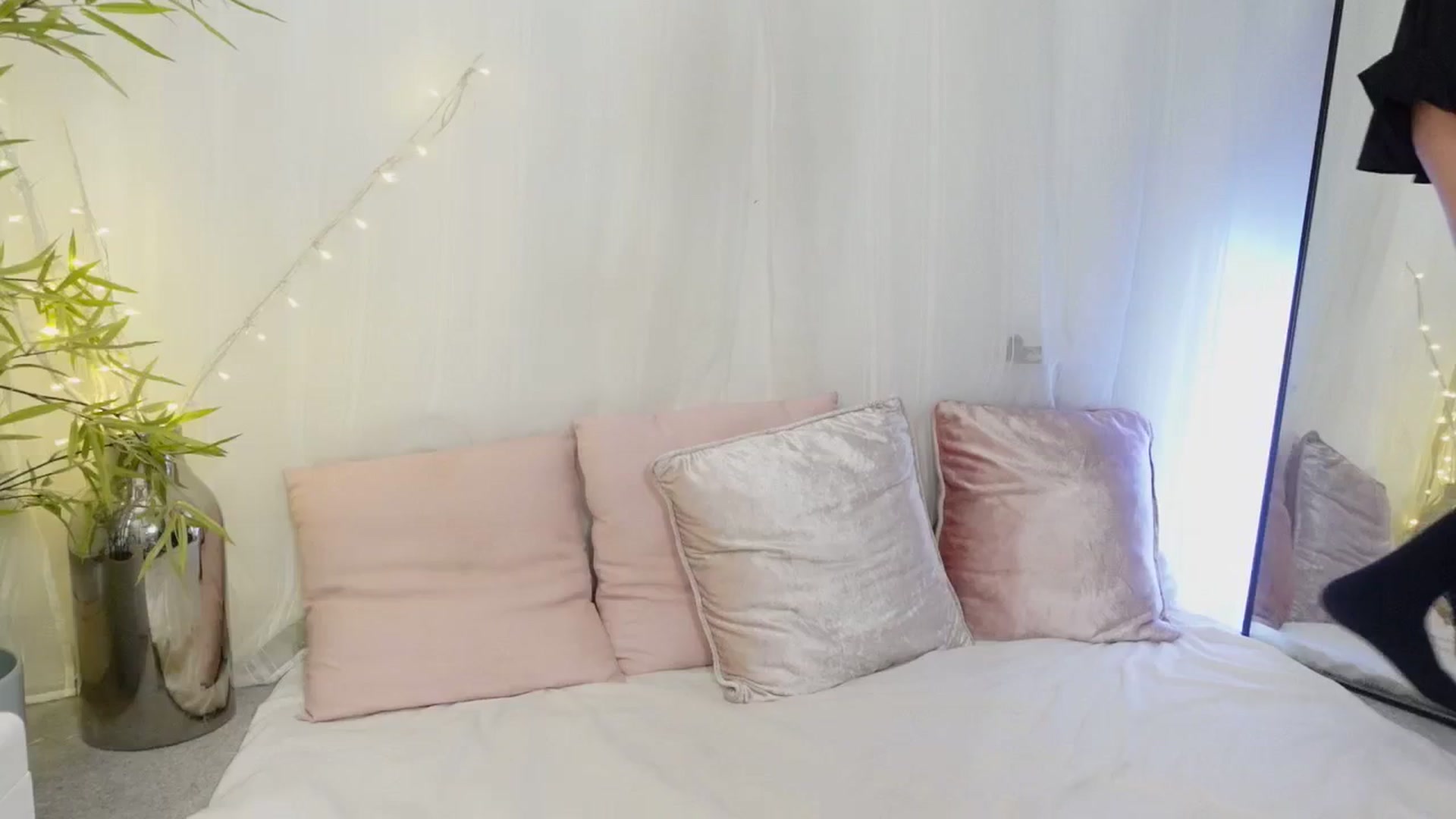 Gallery image thumbnail from Miss_ReinaT's myfreecams stream on, 10/06/2023, 13:28 image 1 of 20
