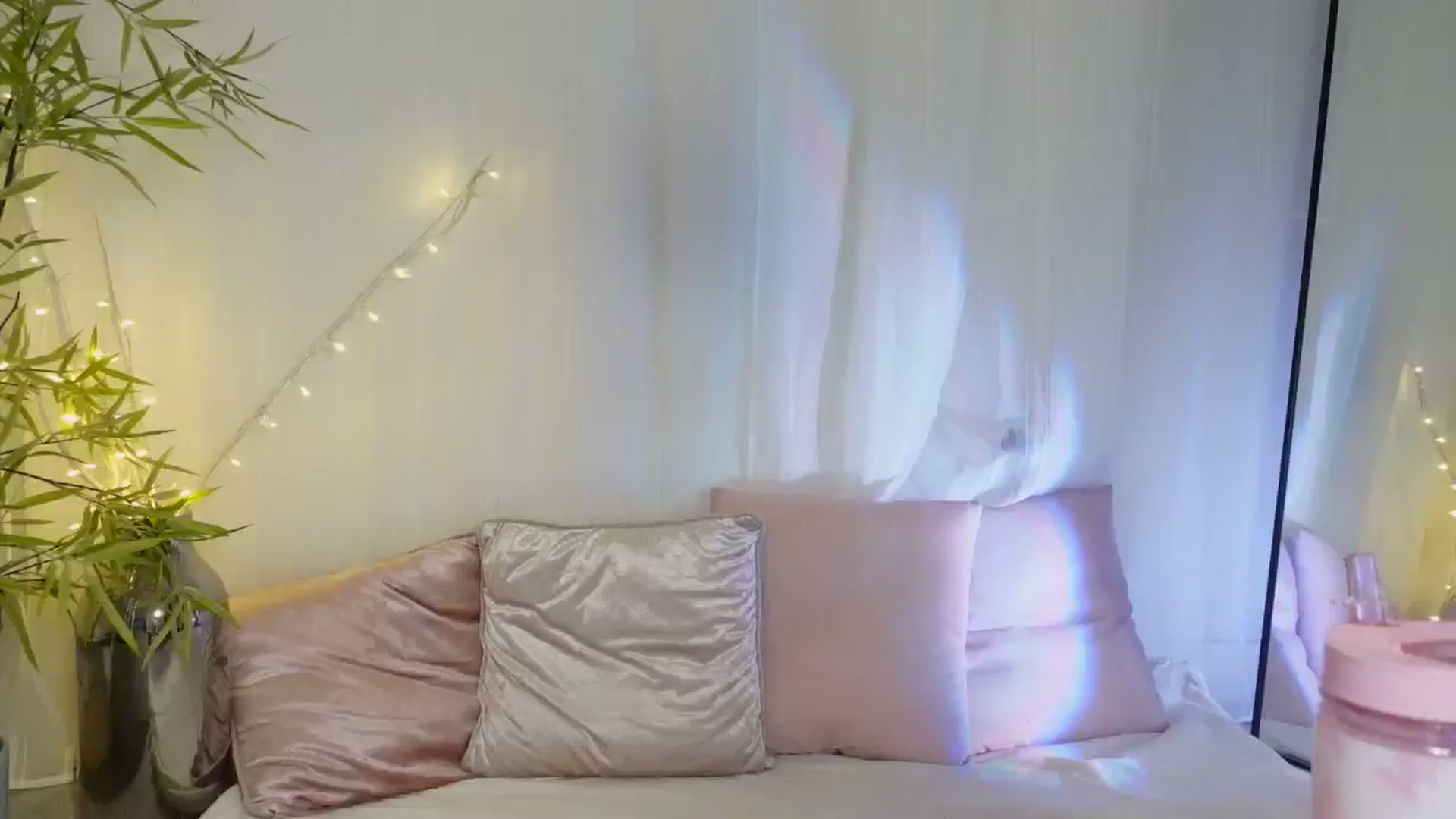 Gallery image thumbnail from Miss_ReinaT's myfreecams stream on, 10/11/2023, 14:52 image 16 of 20