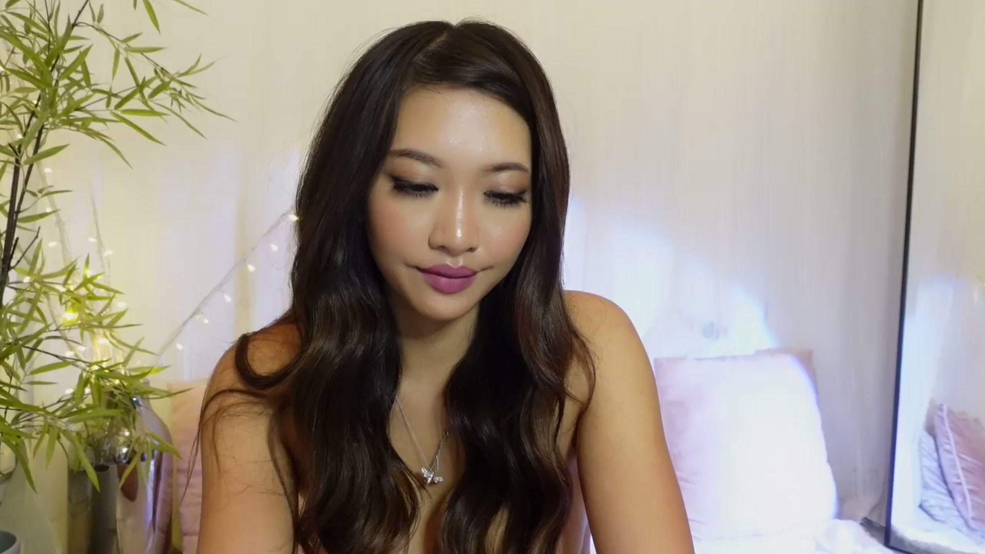 Gallery image thumbnail from Miss_ReinaT's myfreecams stream on, 10/14/2023, 16:29 image 12 of 20
