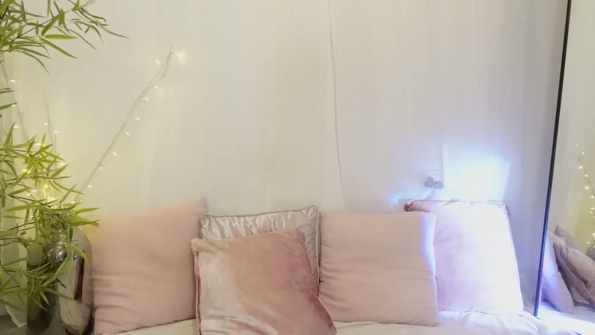 Gallery image thumbnail from Miss_ReinaT's myfreecams stream on, 10/30/2023, 16:10 image 4 of 20