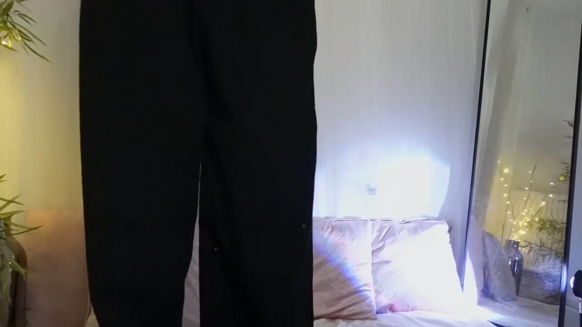 Gallery image thumbnail from Miss_ReinaT's myfreecams stream on, 11/01/2023, 15:45 image 14 of 20