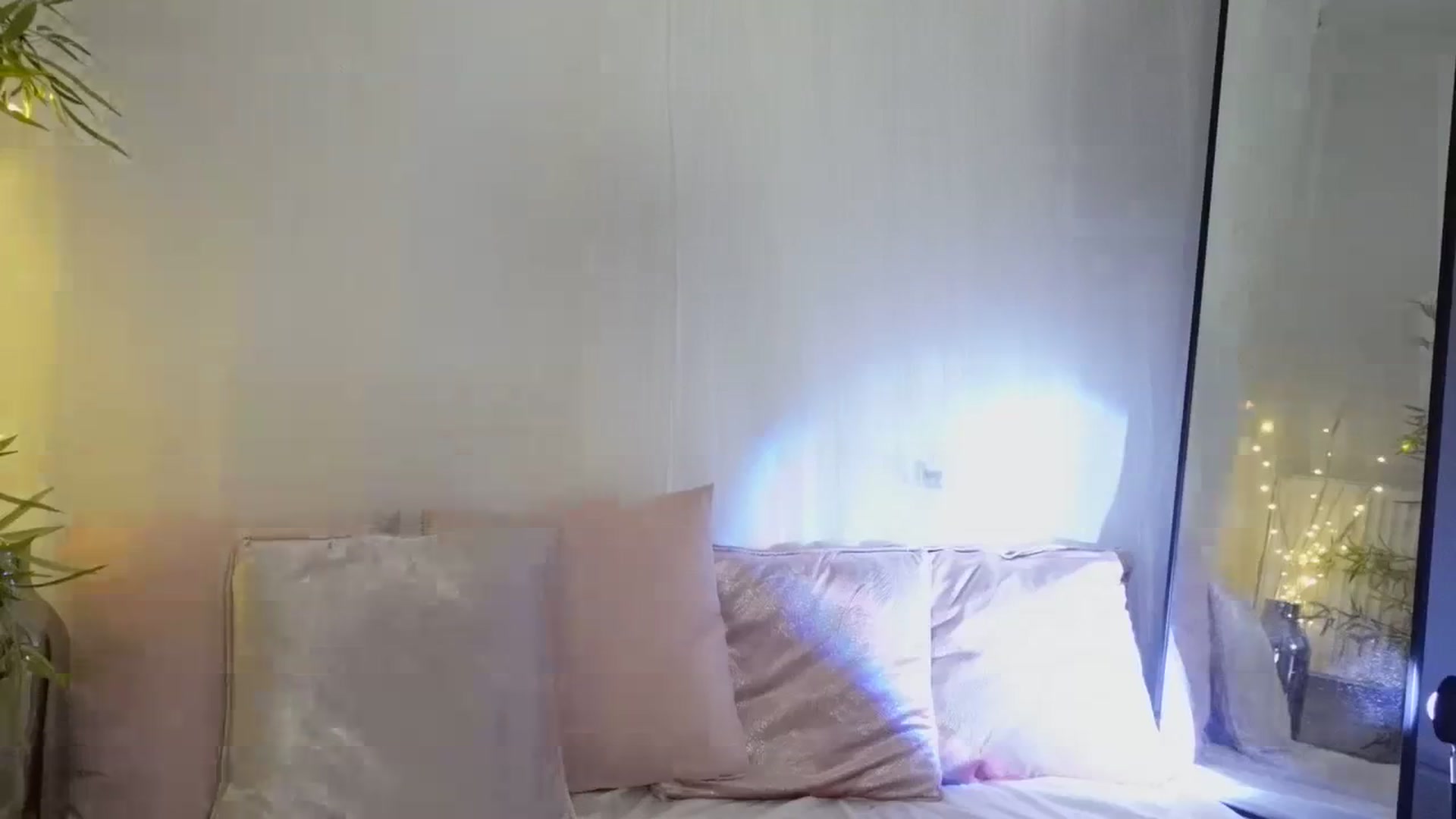 Gallery image thumbnail from Miss_ReinaT's myfreecams stream on, 11/01/2023, 15:45 image 11 of 20