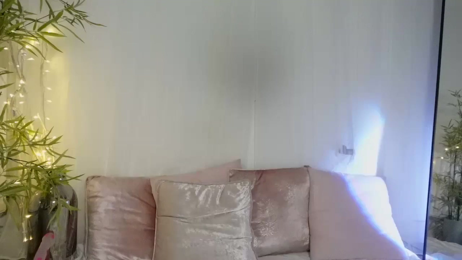Gallery image thumbnail from Miss_ReinaT's myfreecams stream on, 11/09/2023, 19:04 image 20 of 20