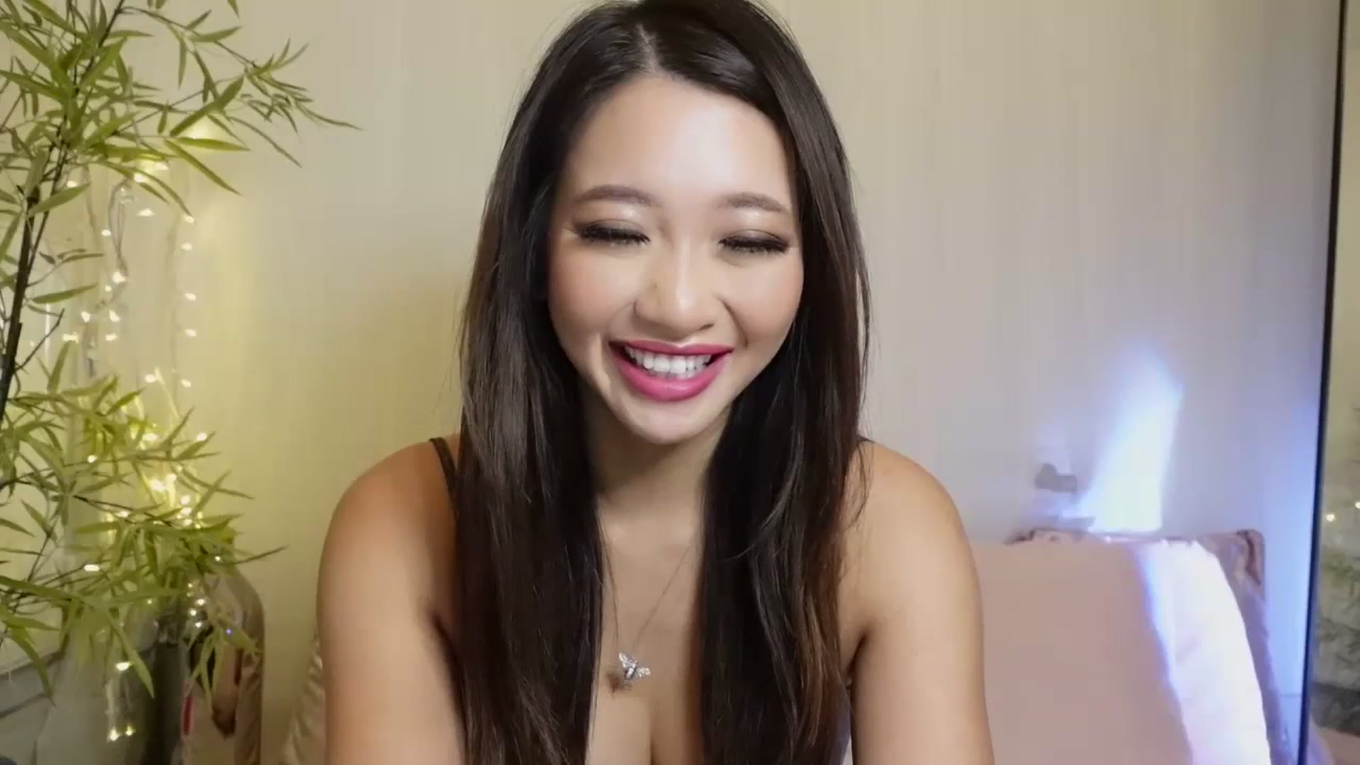 Gallery image thumbnail from Miss_ReinaT's myfreecams stream on, 11/11/2023, 19:06 image 8 of 20