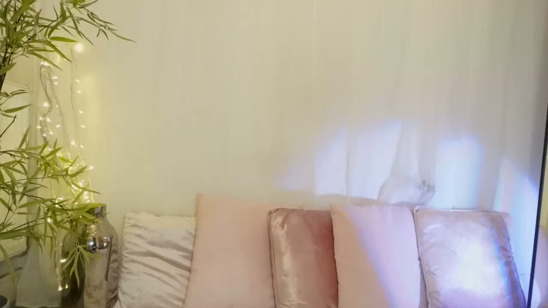 Gallery image thumbnail from Miss_ReinaT's myfreecams stream on, 11/21/2023, 18:20 image 10 of 20