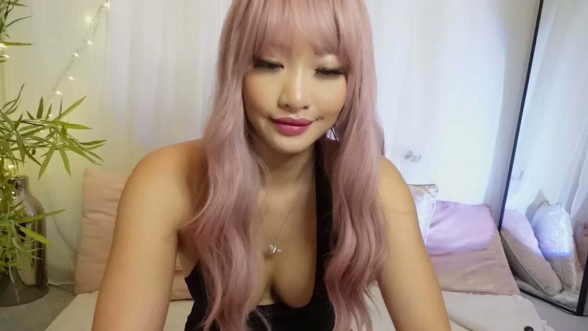 Gallery image thumbnail from Miss_ReinaT's myfreecams stream on, 12/15/2023, 14:54 image 13 of 20