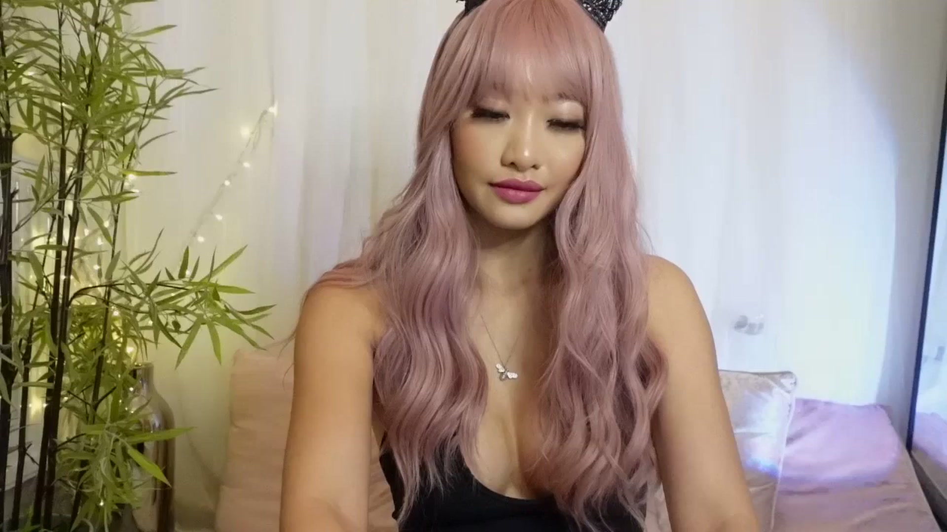 Gallery image thumbnail from Miss_ReinaT's myfreecams stream on, 12/15/2023, 15:36 image 7 of 20