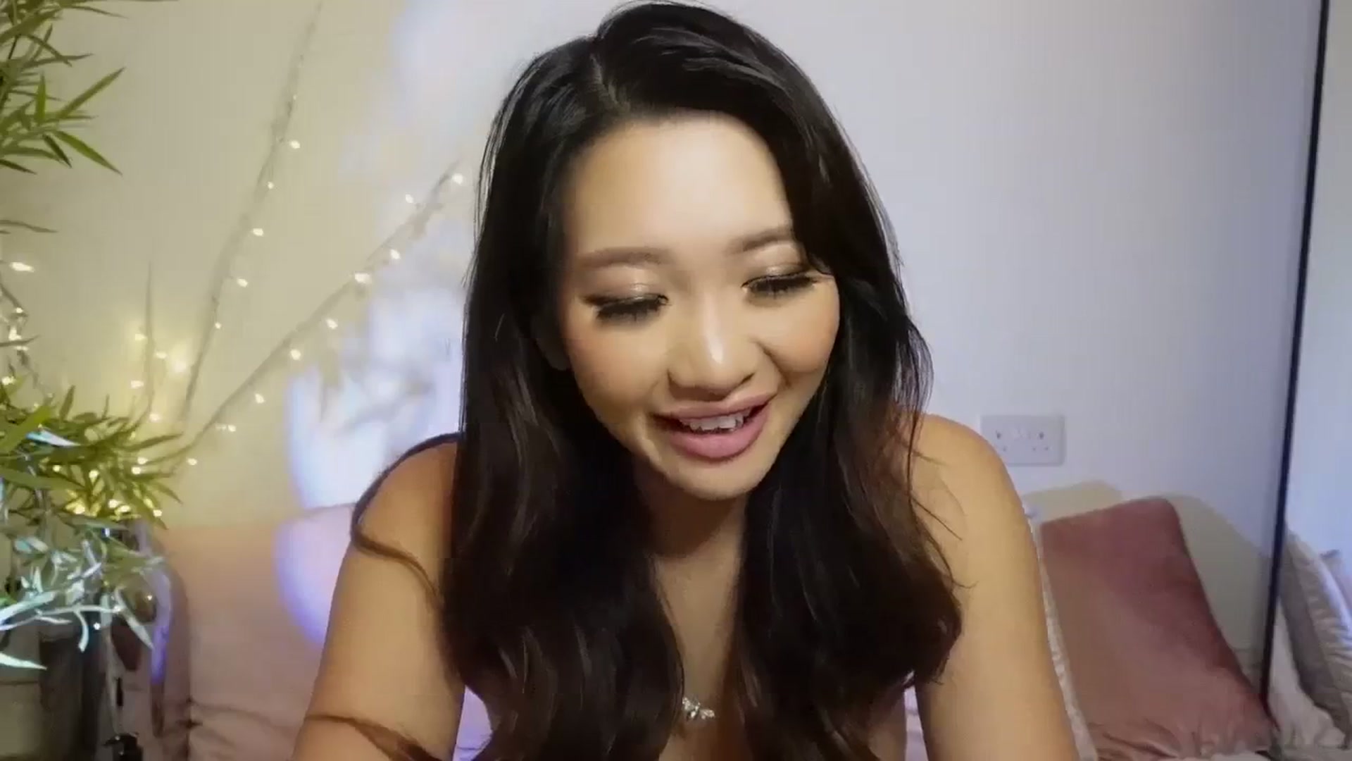 Gallery image thumbnail from Miss_ReinaT's myfreecams stream on, 01/31/2024, 17:14 image 15 of 20