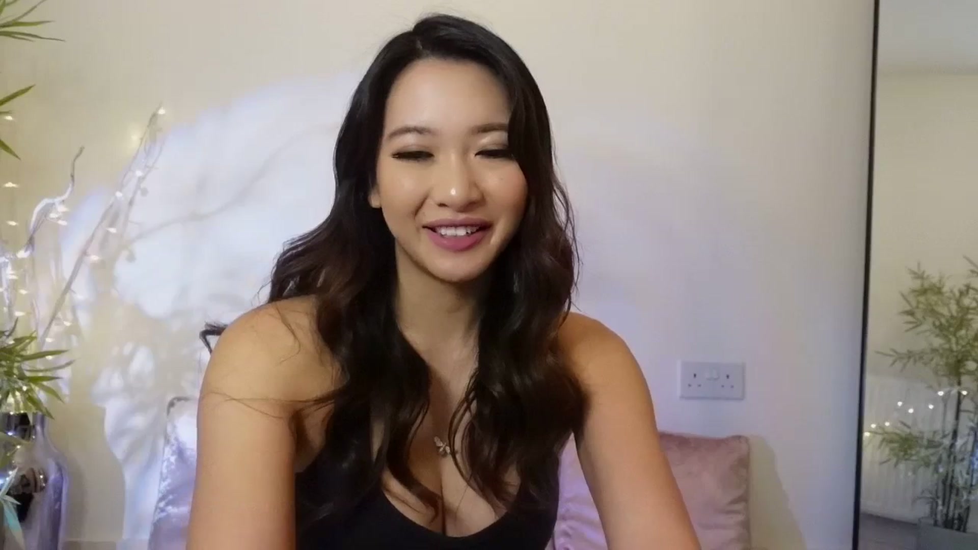 Gallery image thumbnail from Miss_ReinaT's myfreecams stream on, 03/18/2024, 15:53 image 11 of 20