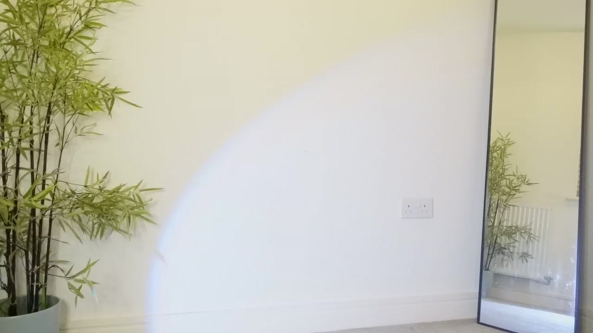Gallery image thumbnail from Miss_ReinaT's myfreecams stream on, 01/10/2025, 12:27 image 15 of 20