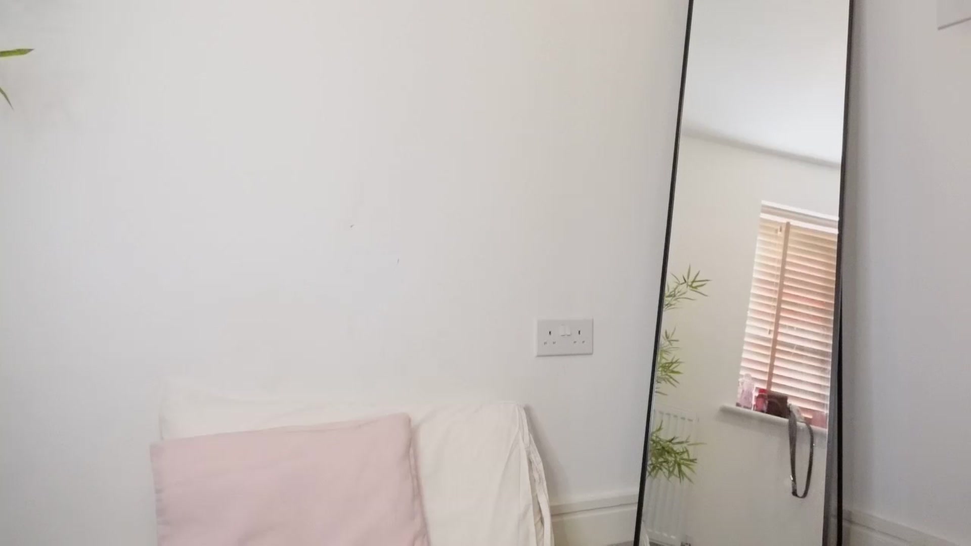 Gallery image thumbnail from Miss_ReinaT's myfreecams stream on, 01/30/2025, 14:06 image 9 of 20