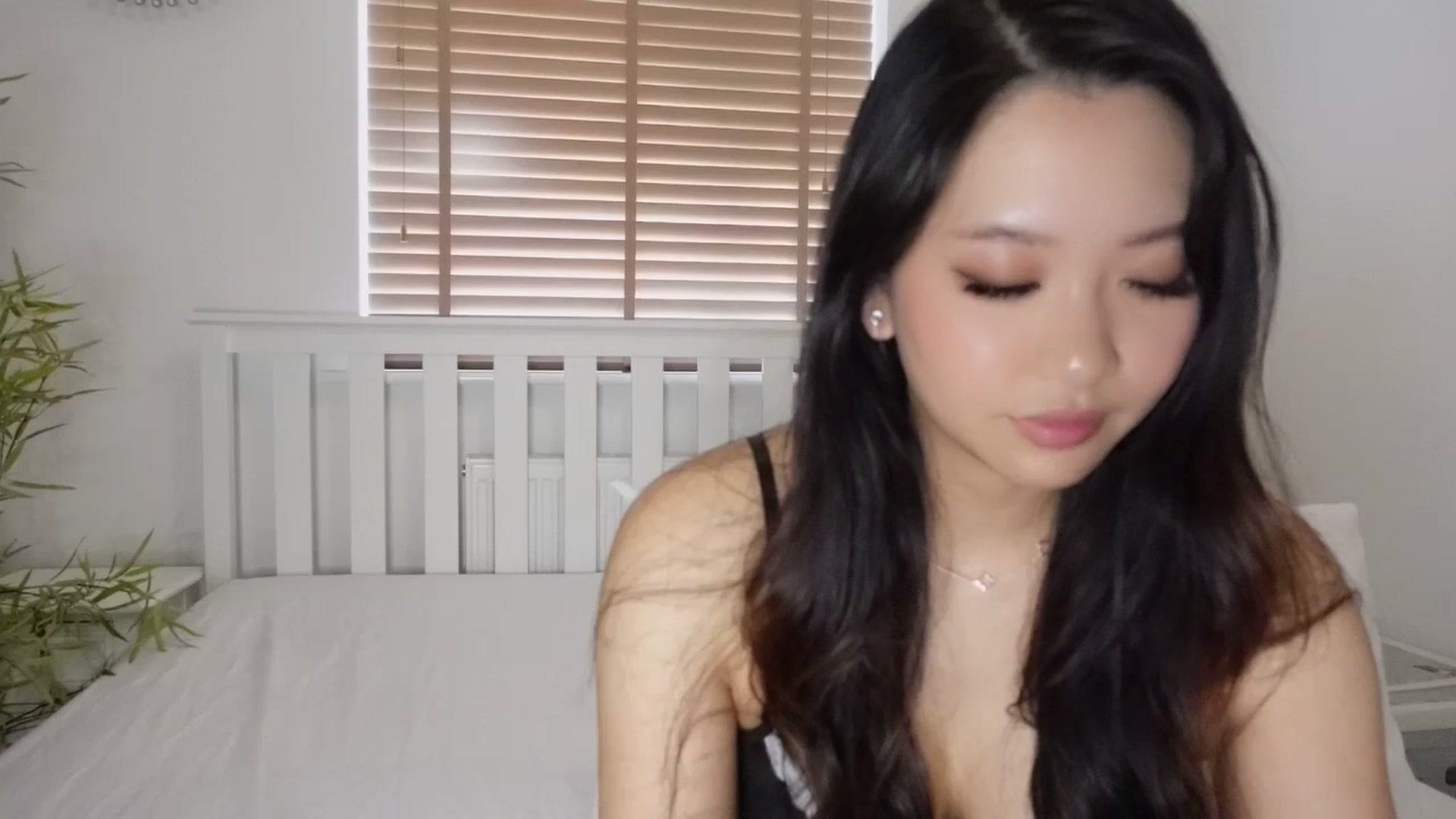 Gallery image thumbnail from Miss_ReinaT's myfreecams stream on, 04/02/2025, 11:55 image 7 of 20
