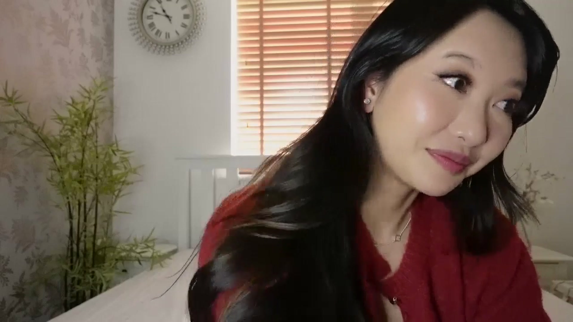 Gallery image thumbnail from Miss_ReinaT's myfreecams stream on, 04/10/2025, 18:23 image 8 of 20