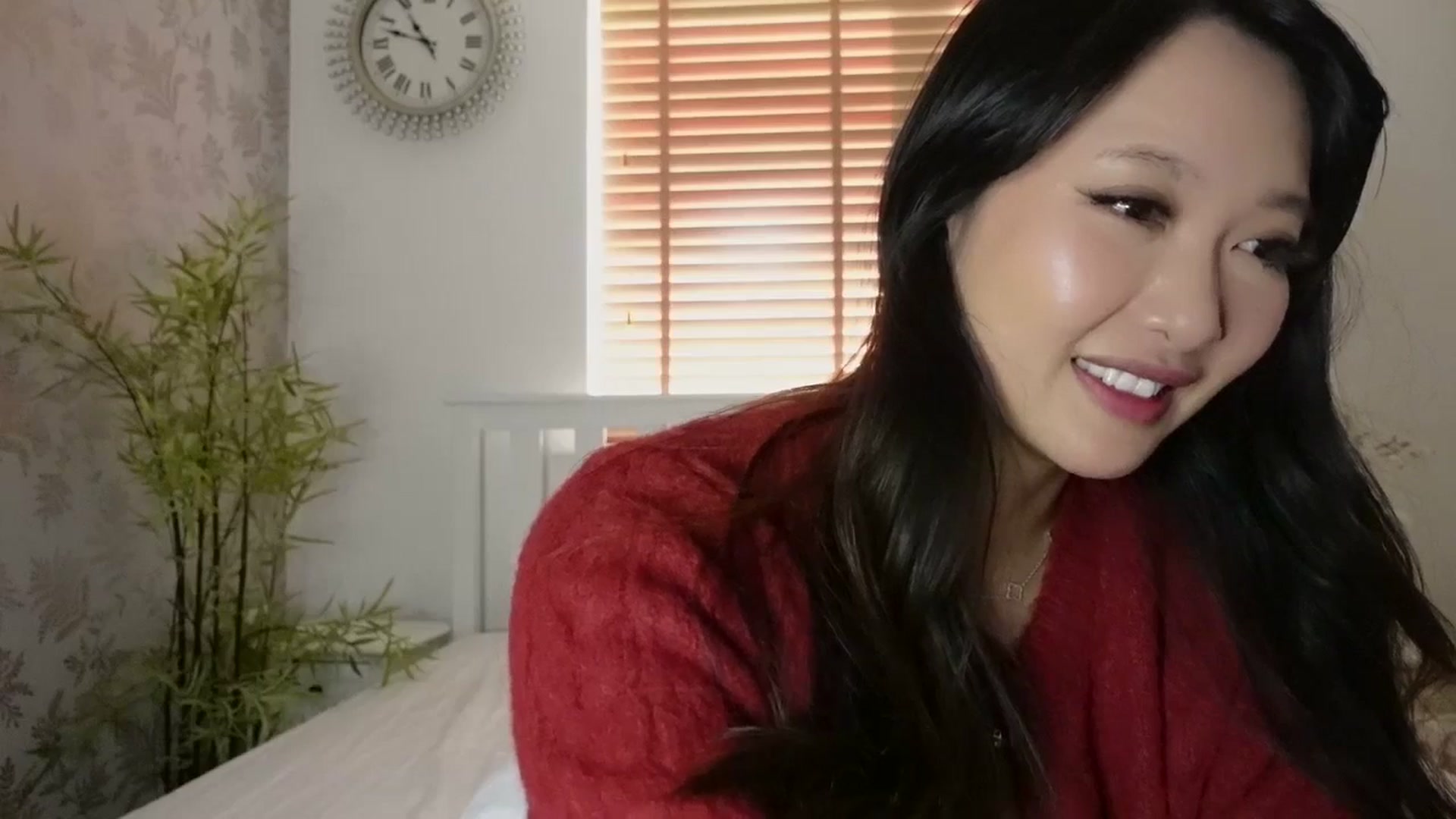 Gallery image thumbnail from Miss_ReinaT's myfreecams stream on, 04/10/2025, 18:23 image 9 of 20