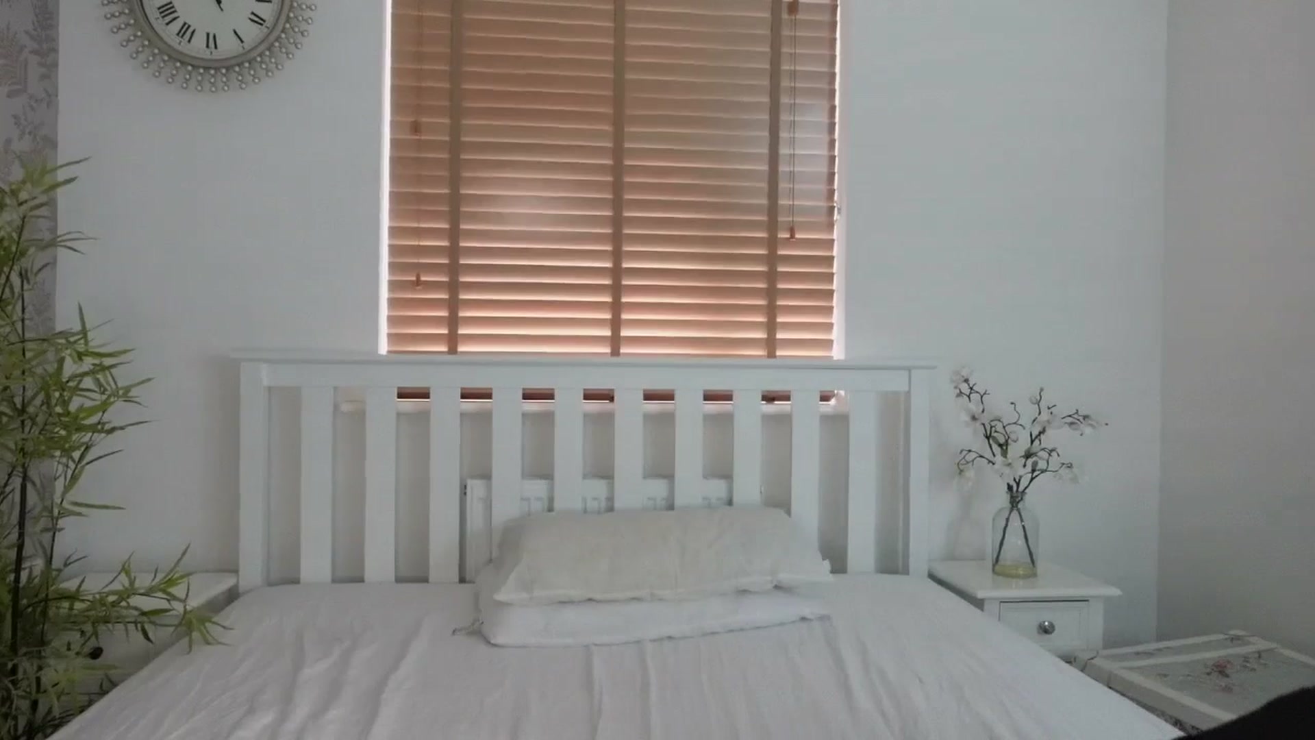 Gallery image thumbnail from Miss_ReinaT's myfreecams stream on, 04/15/2025, 16:52 image 7 of 20