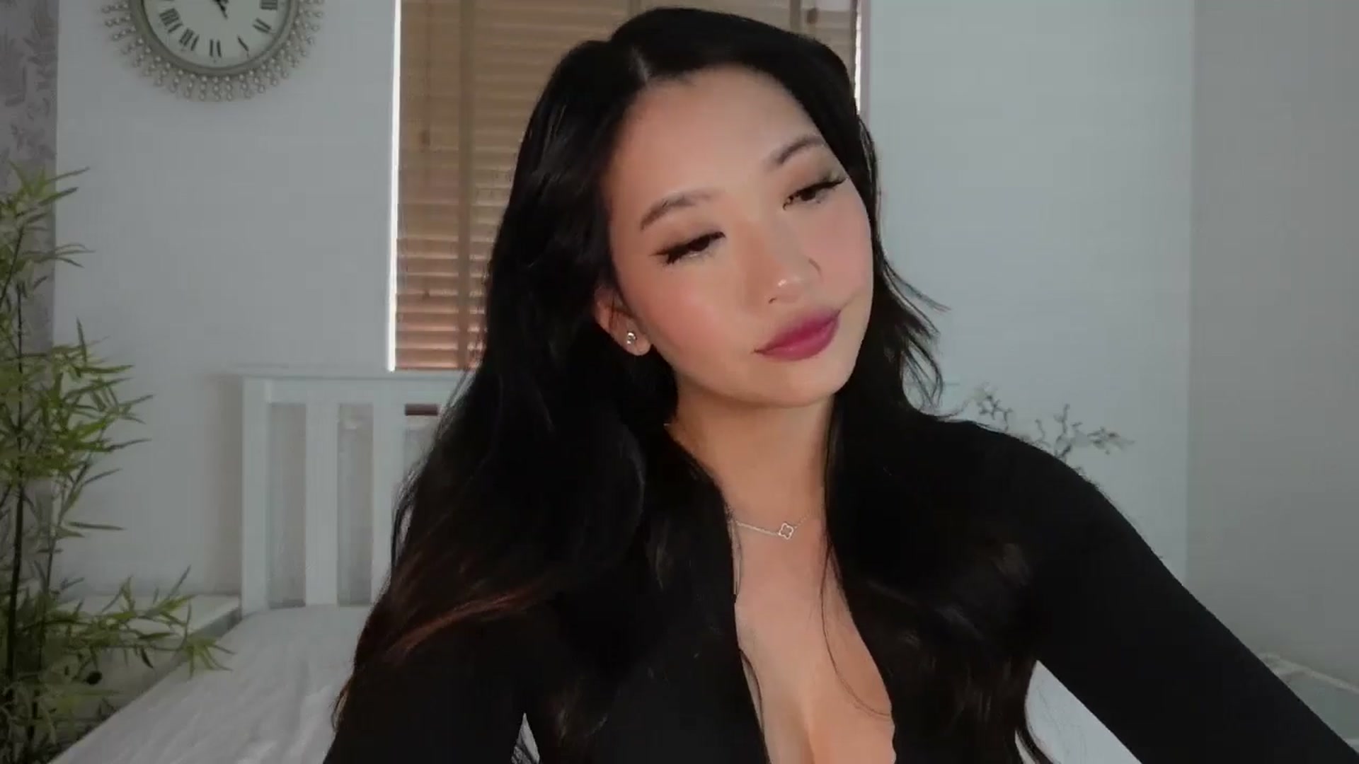 Gallery image thumbnail from Miss_ReinaT's myfreecams stream on, 04/15/2025, 16:52 image 5 of 20