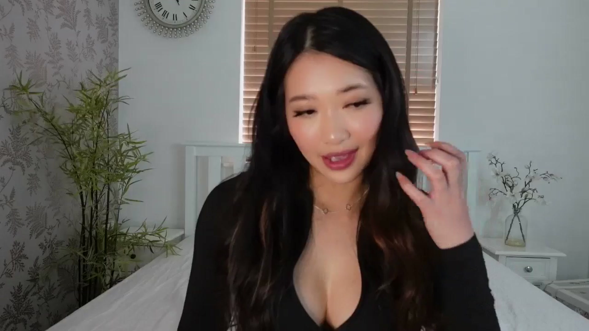 Gallery image thumbnail from Miss_ReinaT's myfreecams stream on, 04/15/2025, 16:52 image 14 of 20