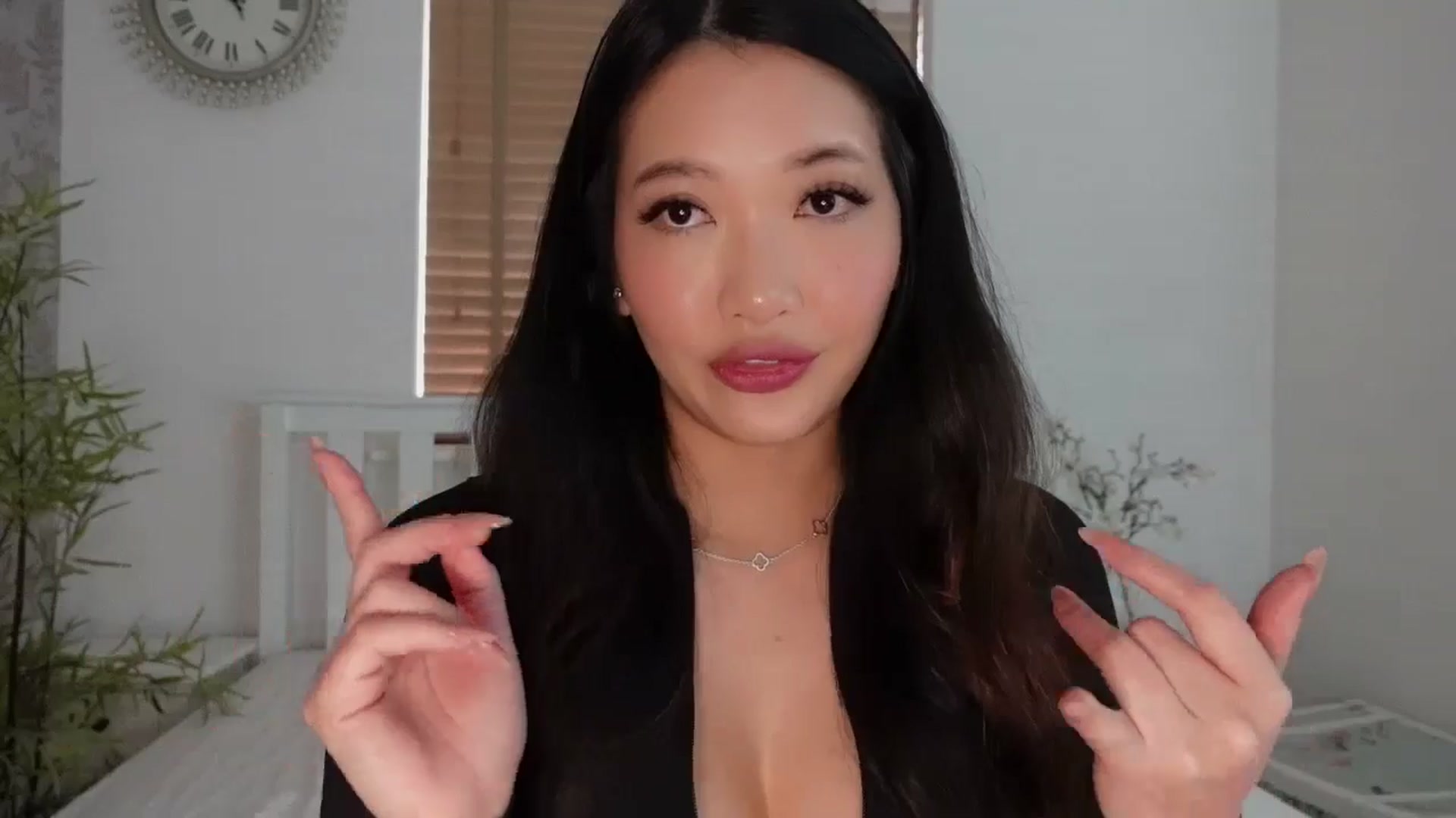 Gallery image thumbnail from Miss_ReinaT's myfreecams stream on, 04/15/2025, 16:52 image 4 of 20