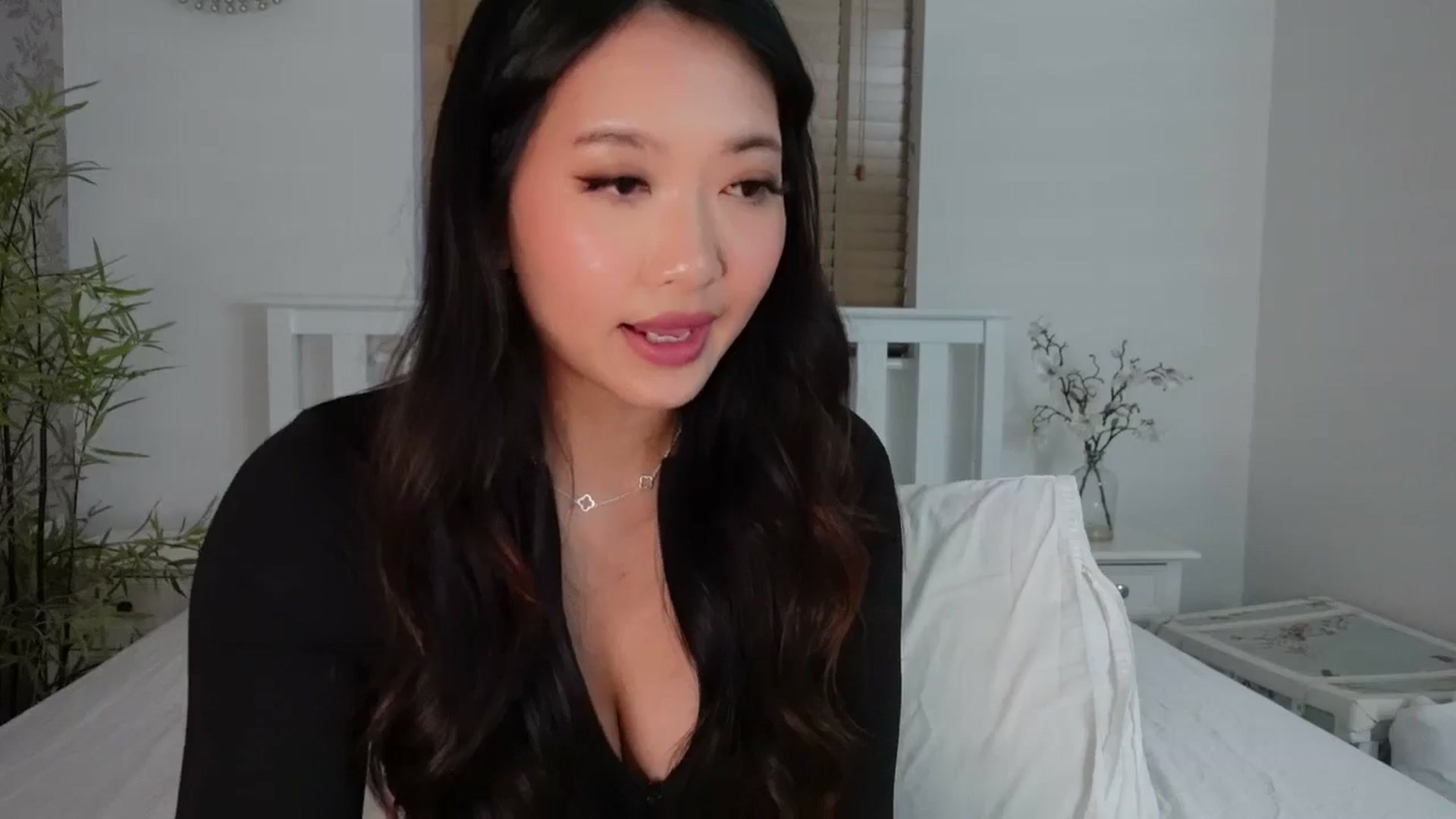 Gallery image thumbnail from Miss_ReinaT's myfreecams stream on, 04/15/2025, 18:57 image 10 of 20
