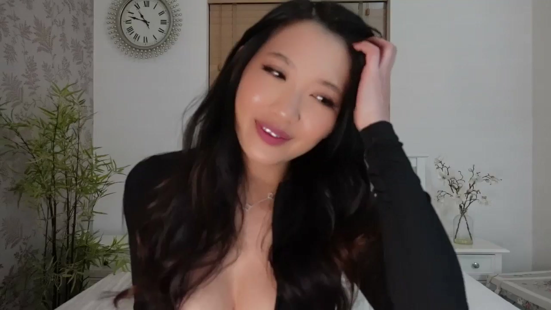 Gallery image thumbnail from Miss_ReinaT's myfreecams stream on, 04/16/2025, 20:20 image 11 of 20