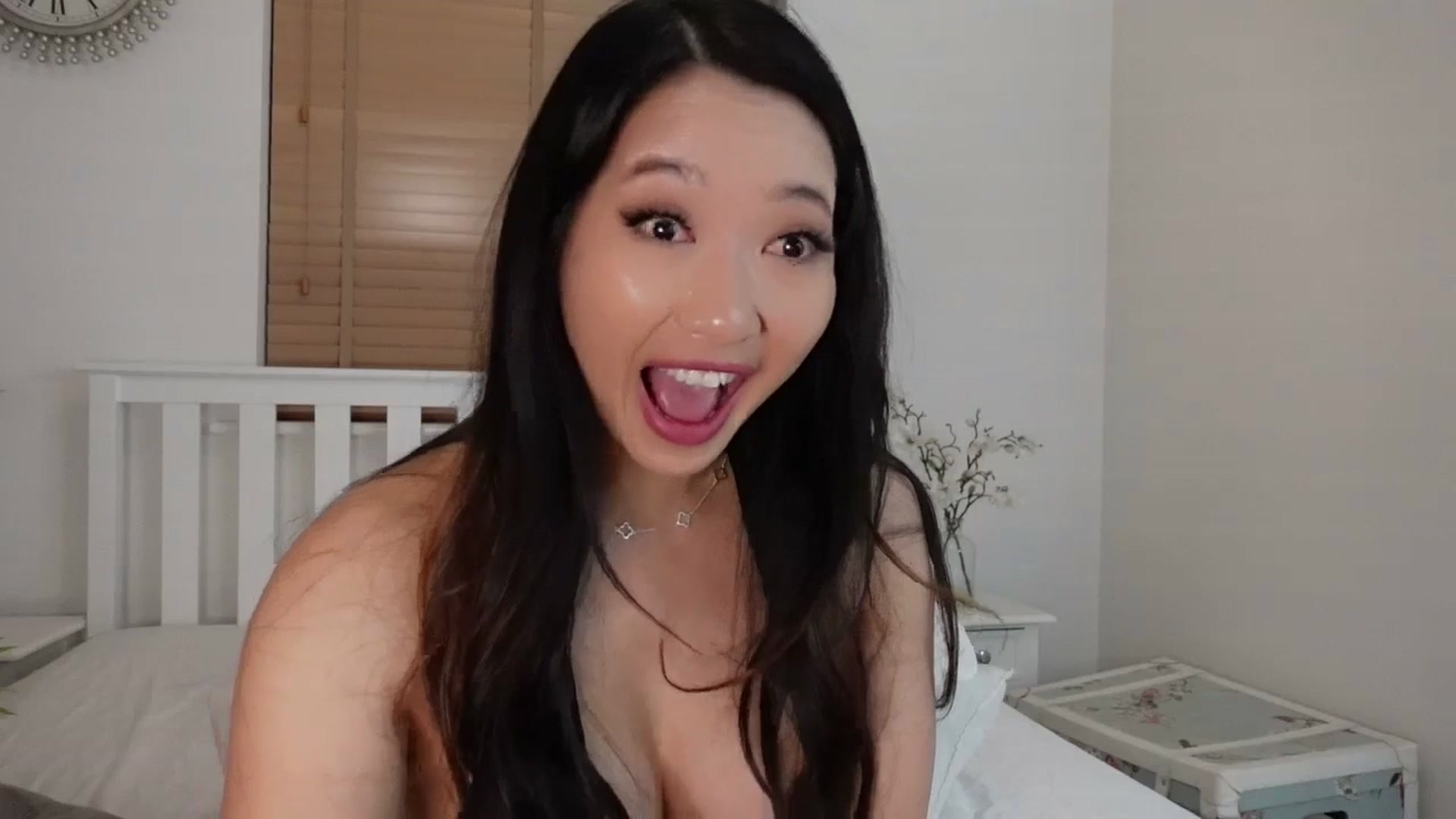Gallery image thumbnail from Miss_ReinaT's myfreecams stream on, 04/18/2025, 20:19 image 14 of 20
