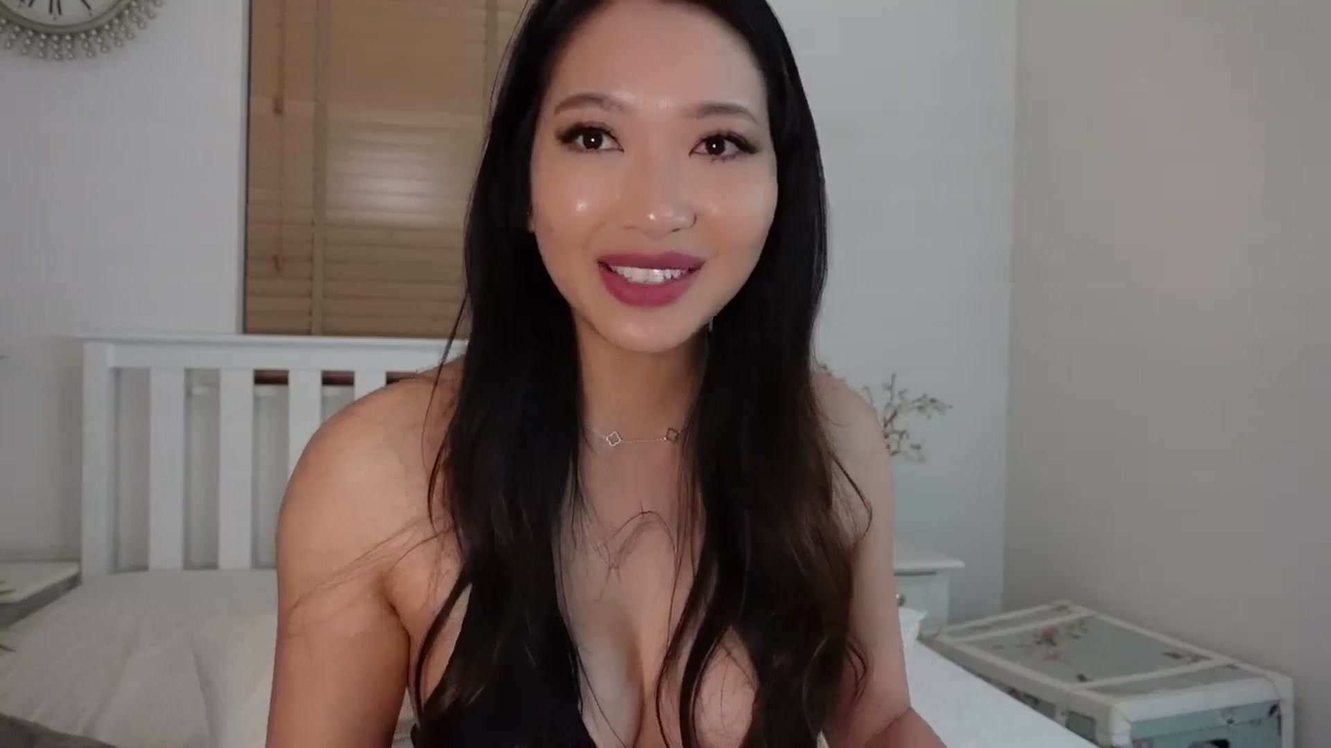 Gallery image thumbnail from Miss_ReinaT's myfreecams stream on, 04/18/2025, 20:19 image 18 of 20