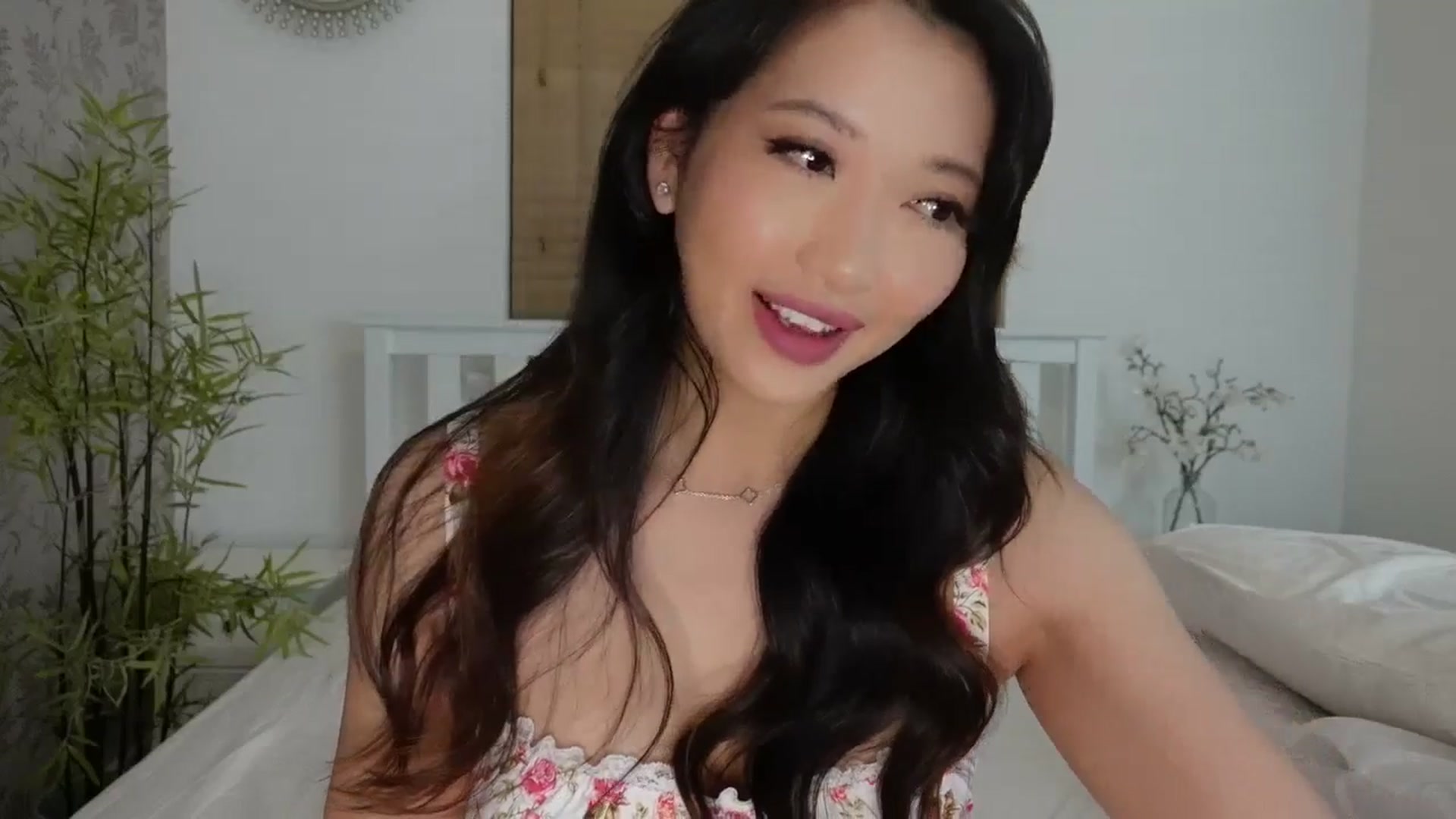 Gallery image thumbnail from Miss_ReinaT's myfreecams stream on, 04/19/2025, 20:26 image 3 of 20