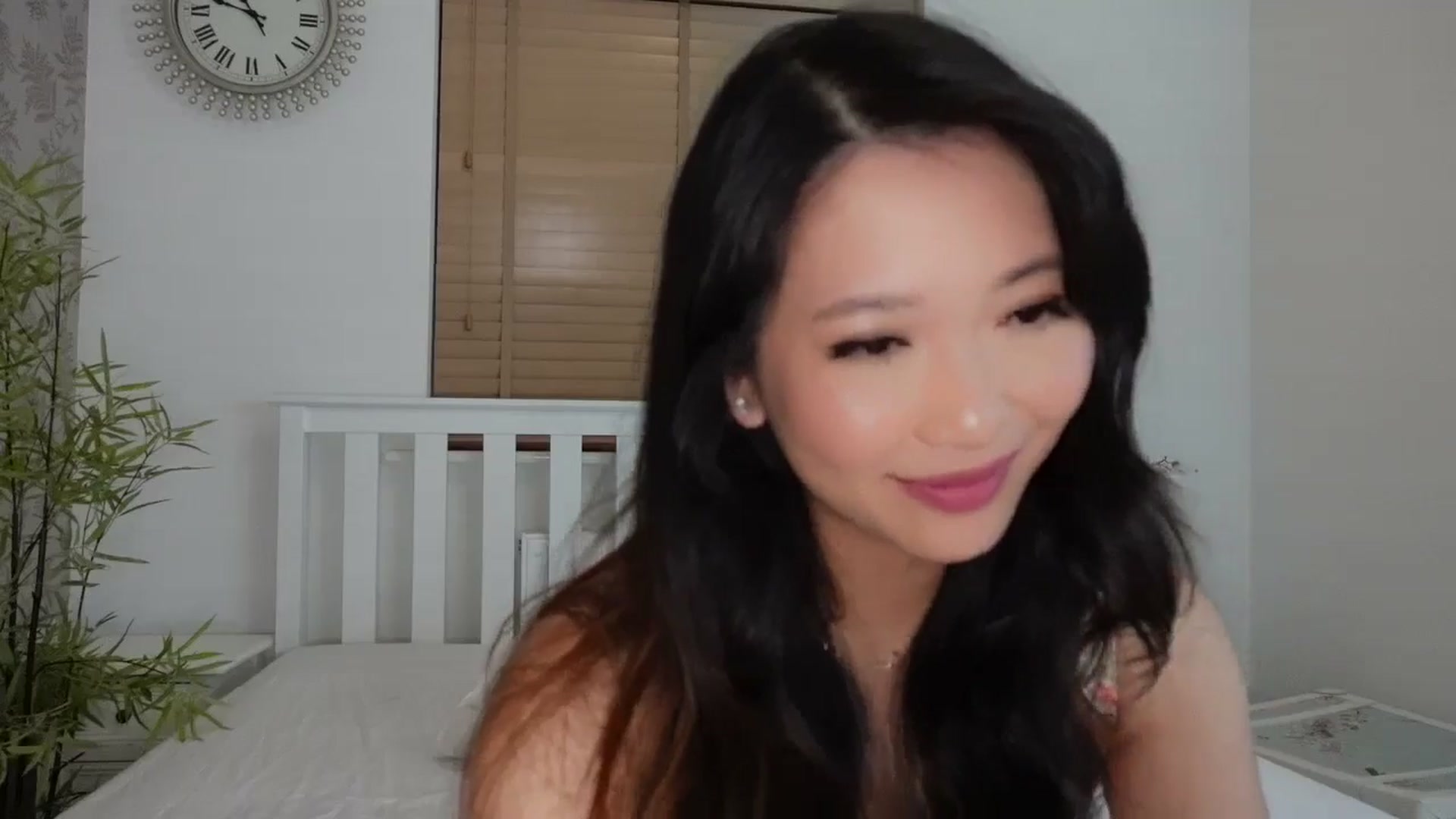 Gallery image thumbnail from Miss_ReinaT's myfreecams stream on, 04/19/2025, 21:25 image 17 of 20