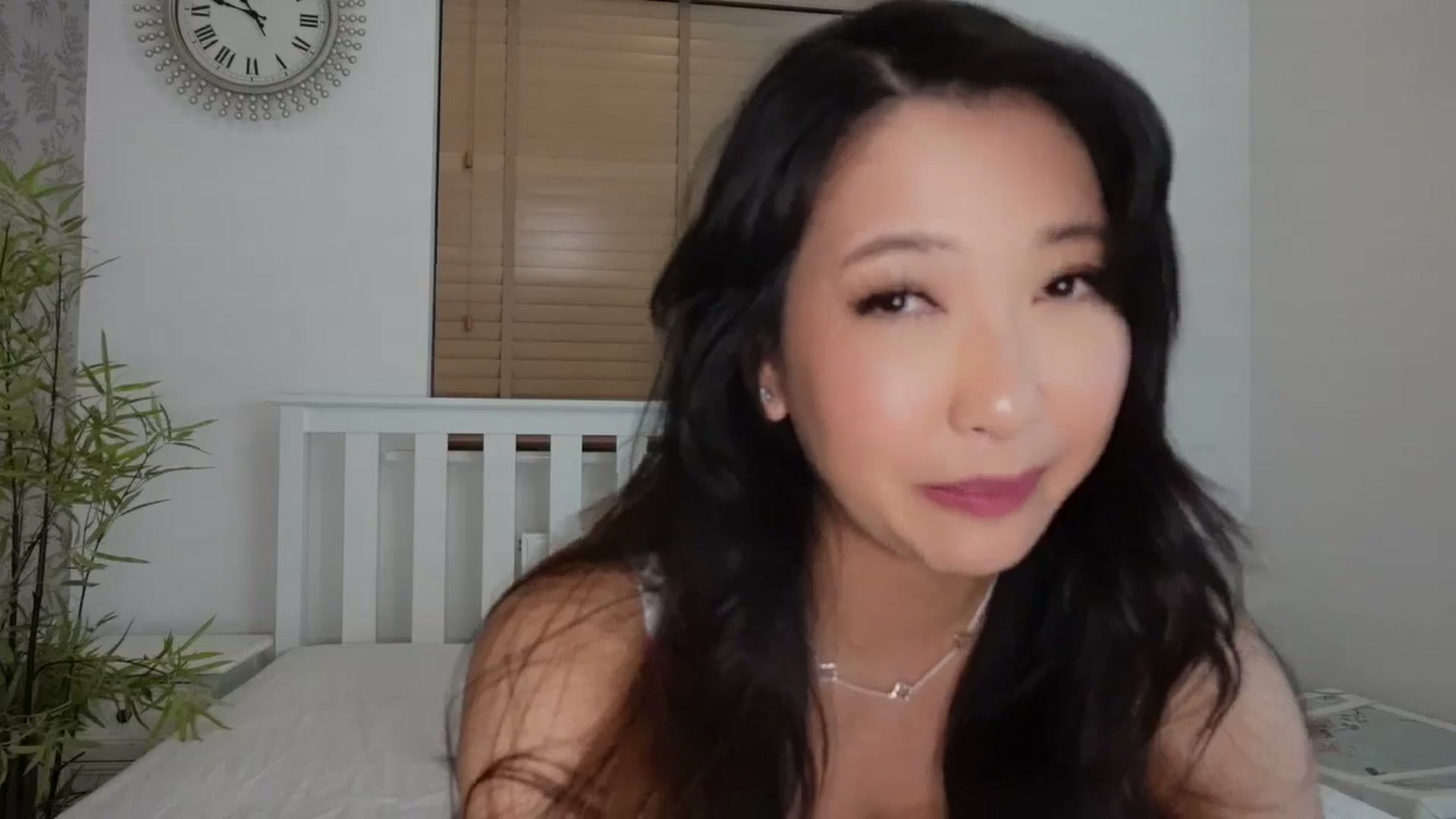 Gallery image thumbnail from Miss_ReinaT's myfreecams stream on, 04/19/2025, 21:25 image 15 of 20