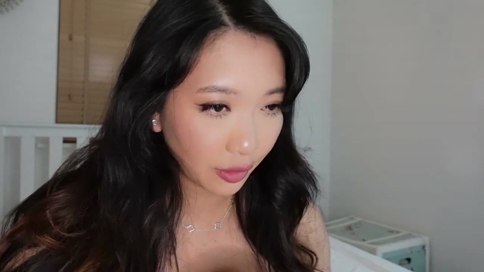 Gallery image thumbnail from Miss_ReinaT's myfreecams stream on, 04/19/2025, 22:30 image 19 of 20