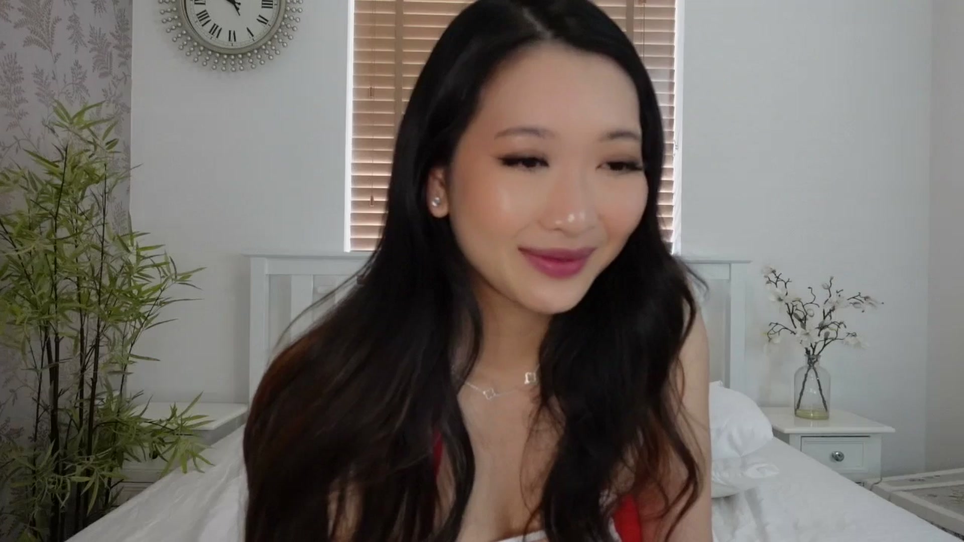 Gallery image thumbnail from Miss_ReinaT's myfreecams stream on, 04/22/2025, 12:20 image 17 of 20